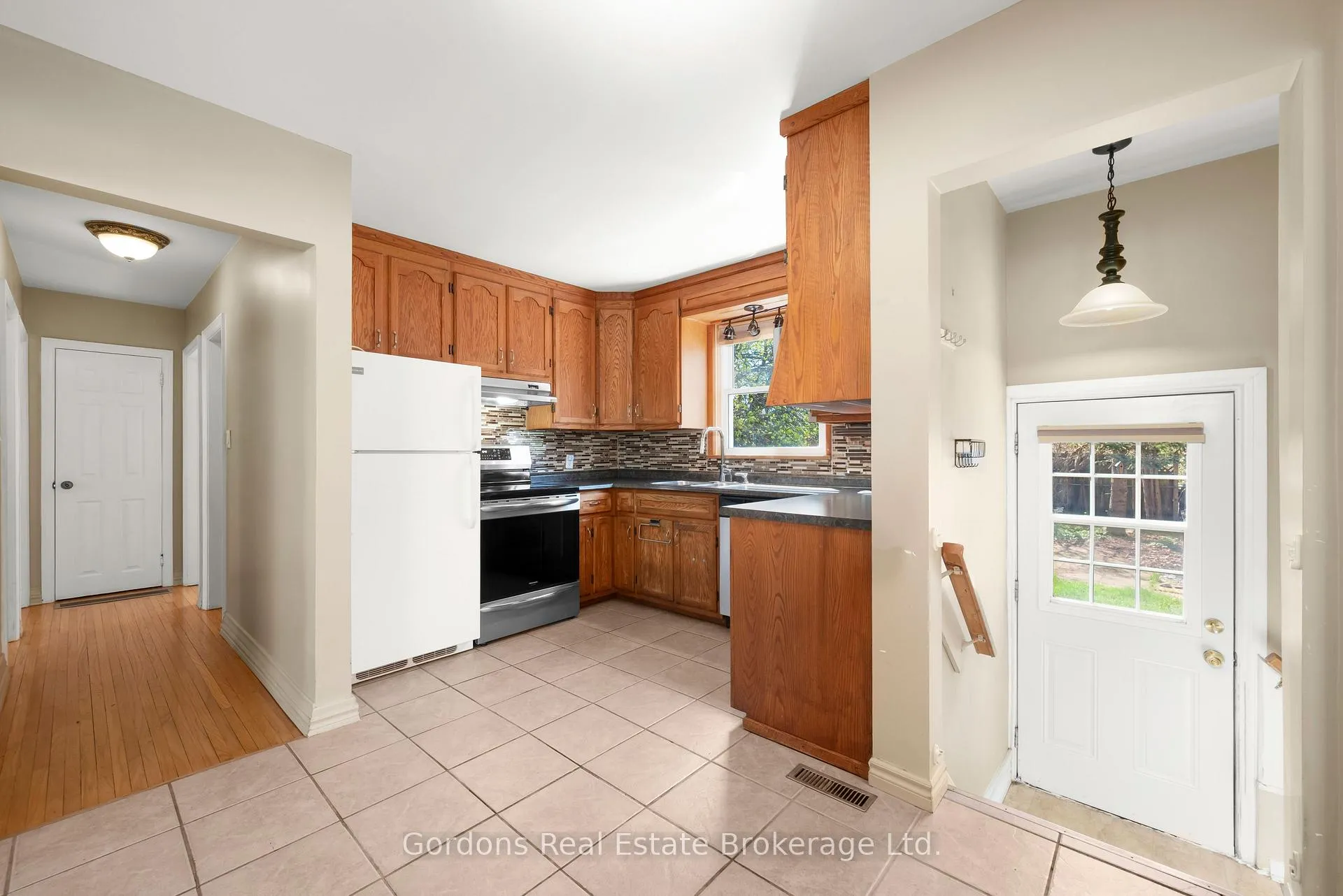 Photo 18 of 705 Bellaire Street, Peterborough, Otonabee Ward 1 — HOMEH