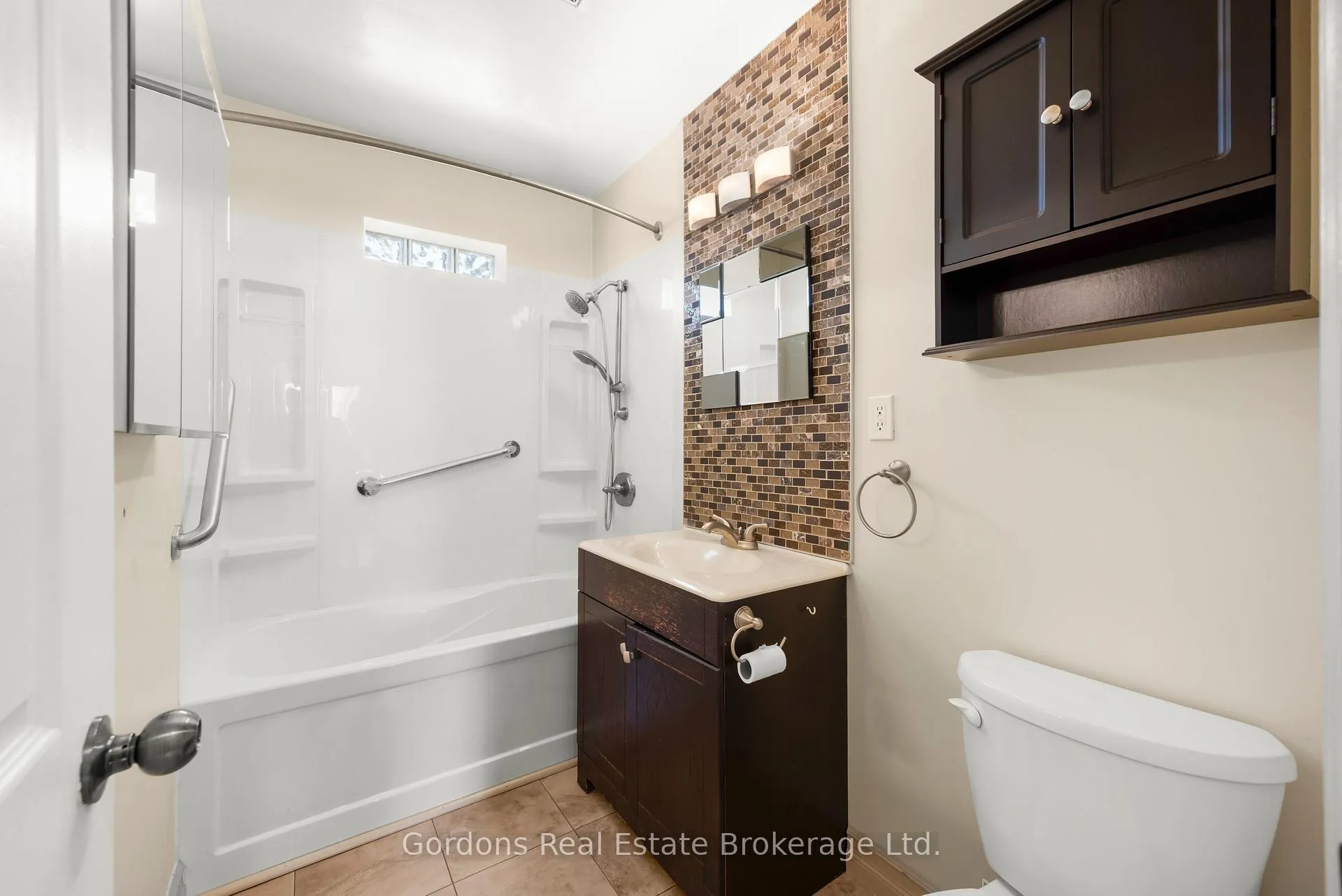 Photo 23 of 705 Bellaire Street, Peterborough, Otonabee Ward 1 — HOMEH