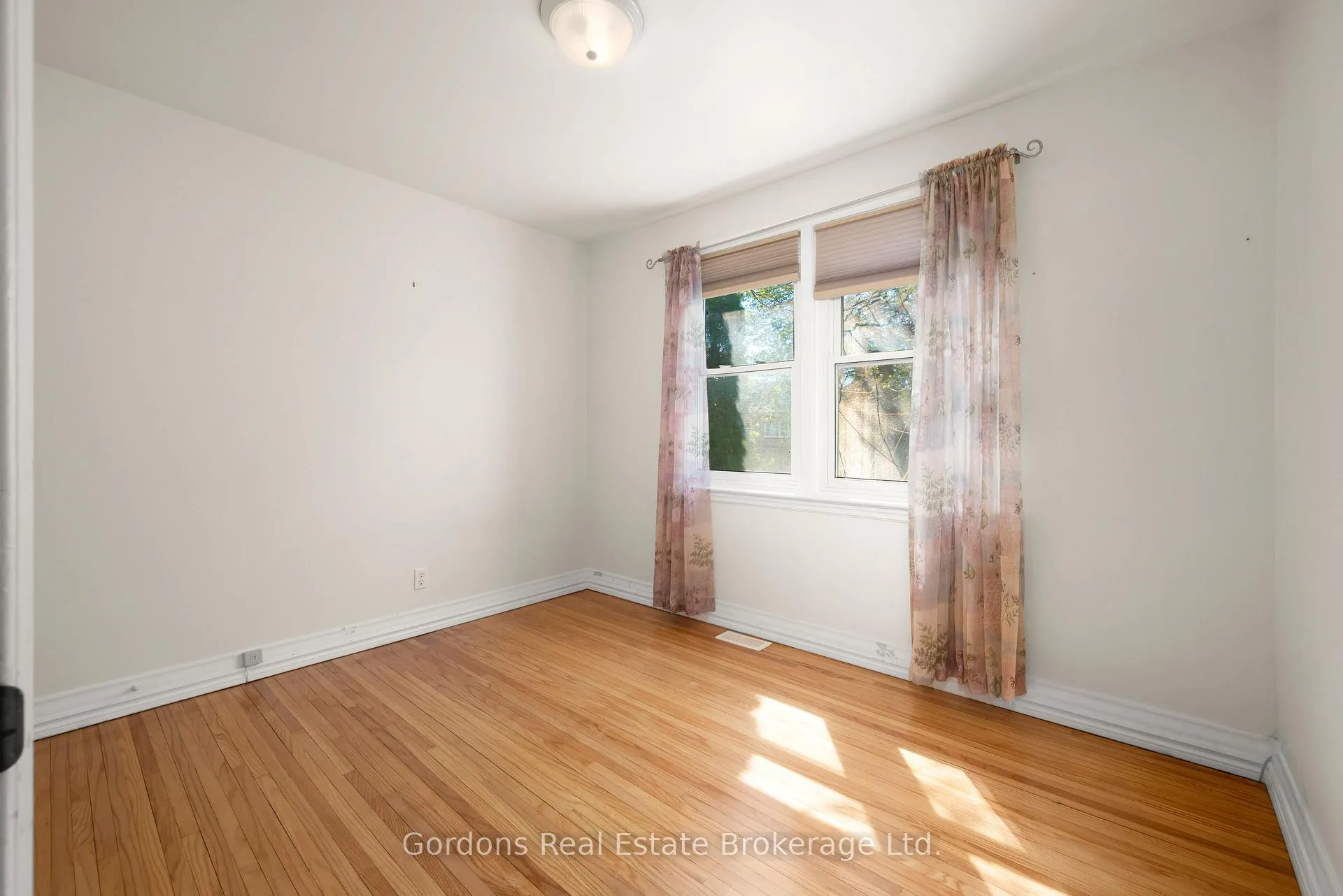 Photo 25 of 705 Bellaire Street, Peterborough, Otonabee Ward 1 — HOMEH