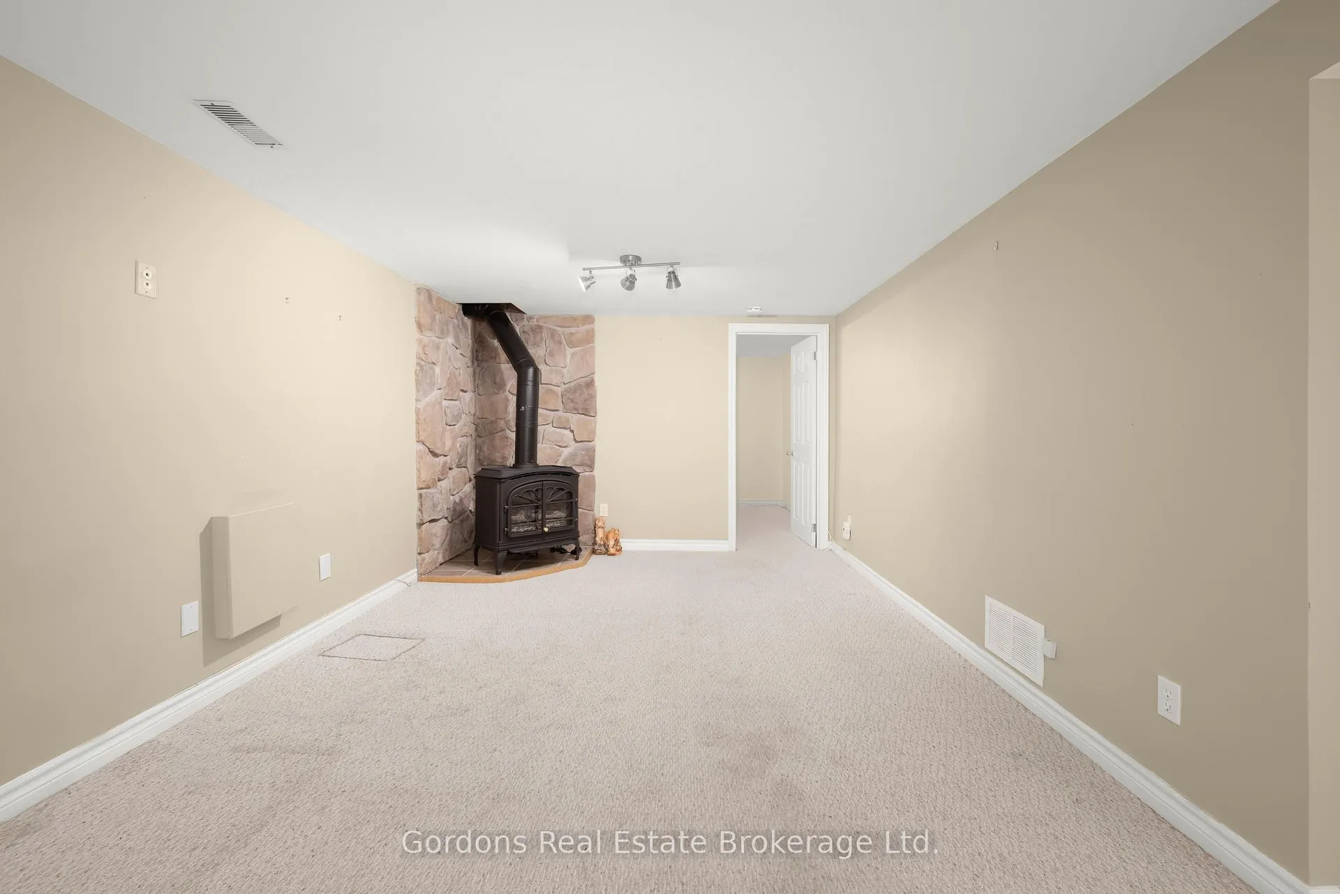 Photo 39 of 705 Bellaire Street, Peterborough, Otonabee Ward 1 — HOMEH