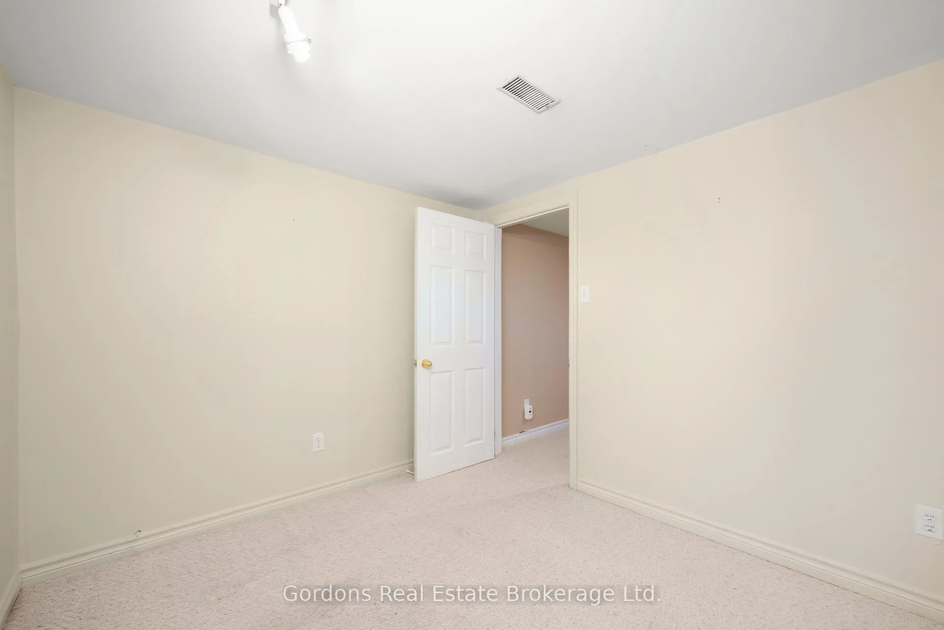 Photo 42 of 705 Bellaire Street, Peterborough, Otonabee Ward 1 — HOMEH