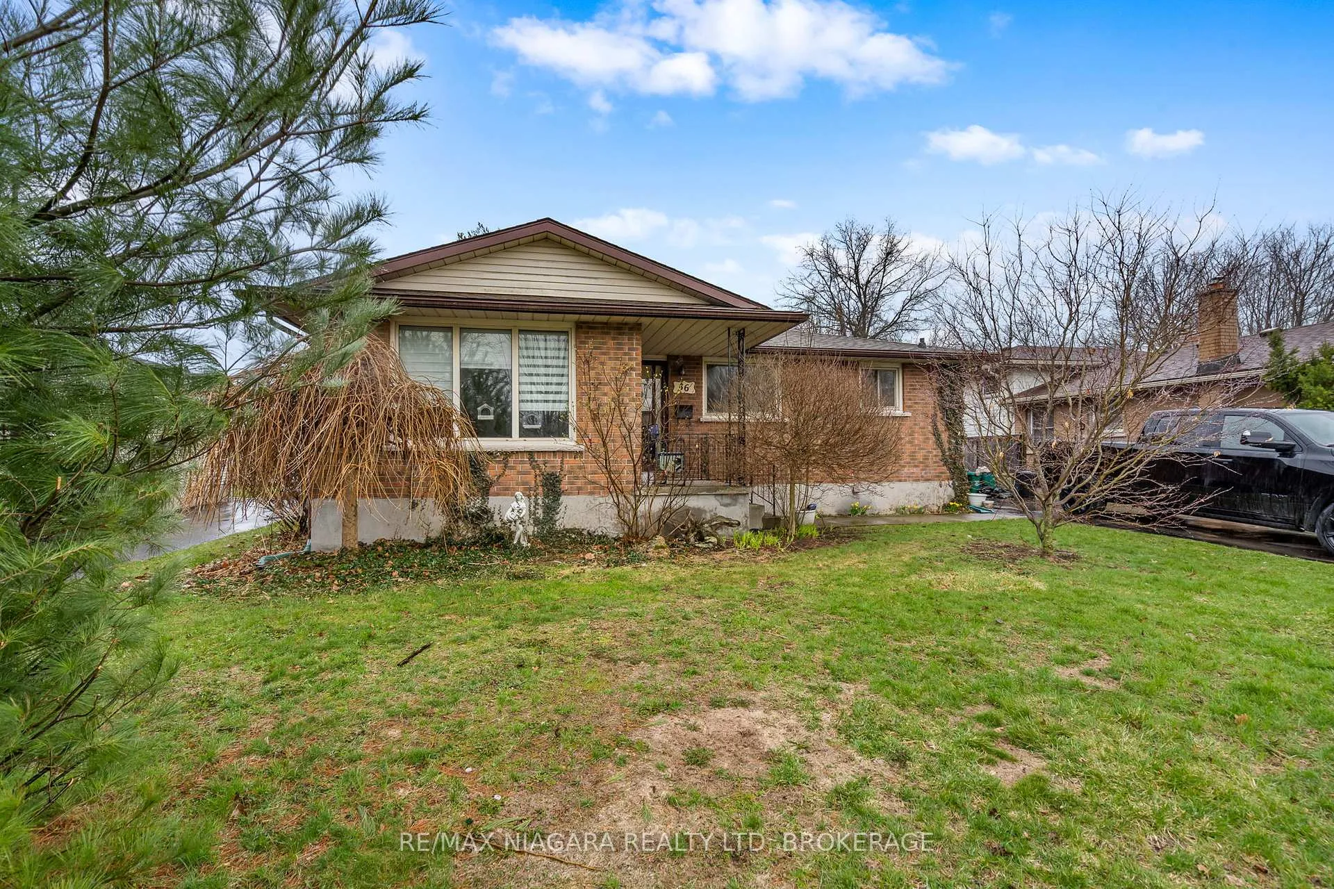 Photo 2 of 56 Royal Oak Drive, Welland, N. Welland — HOMEH
