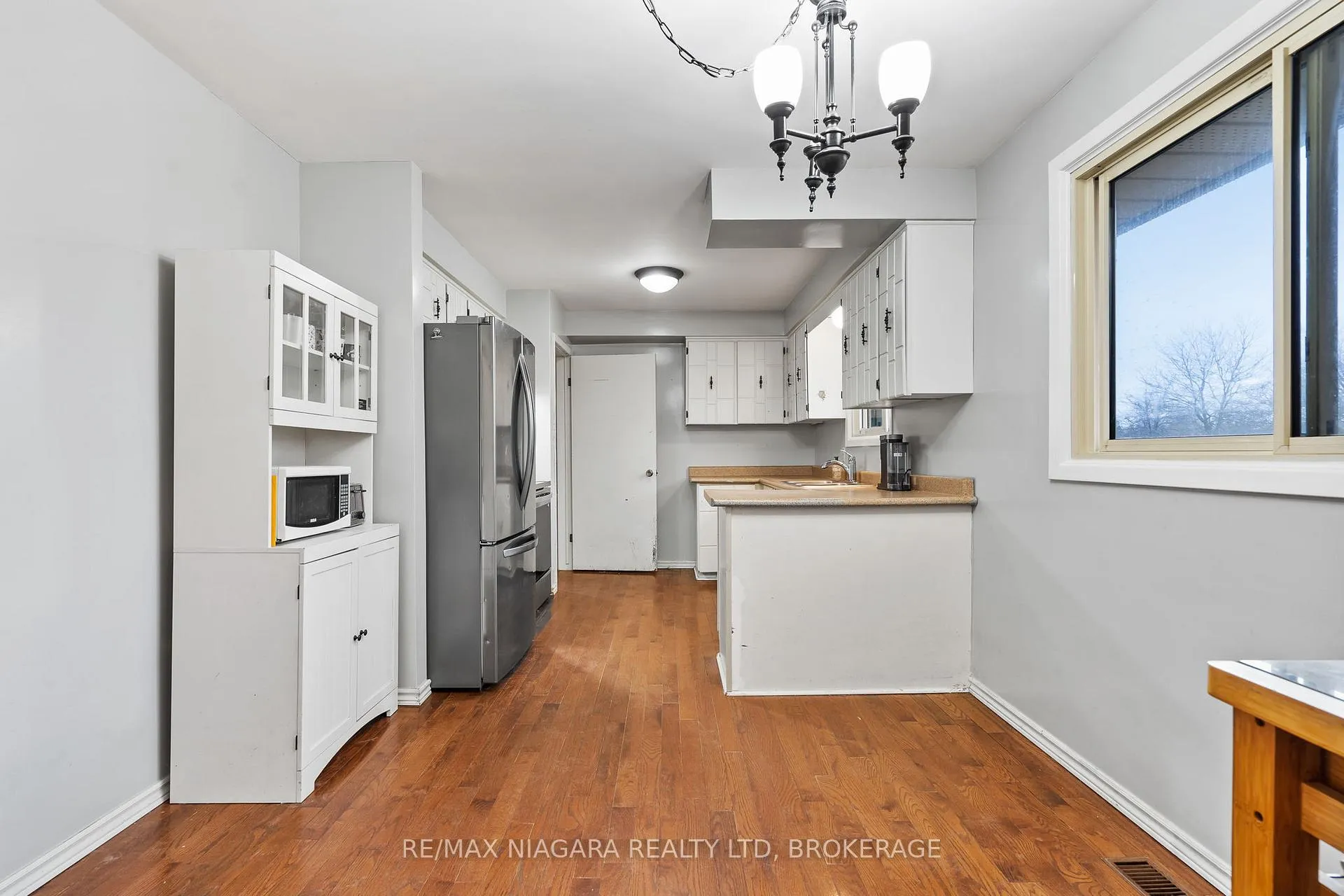 Photo 9 of 56 Royal Oak Drive, Welland, N. Welland — HOMEH