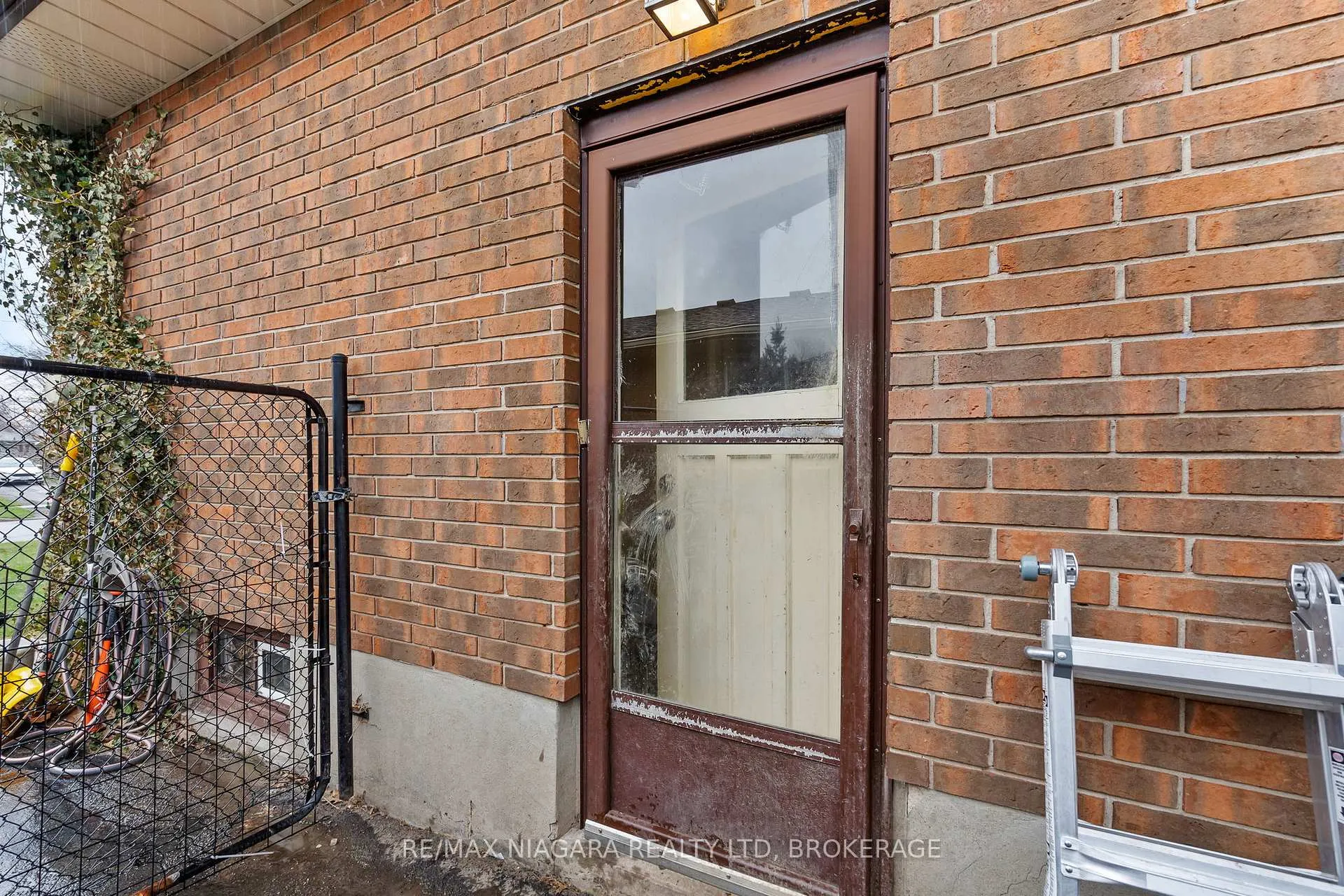 Photo 21 of 56 Royal Oak Drive, Welland, N. Welland — HOMEH