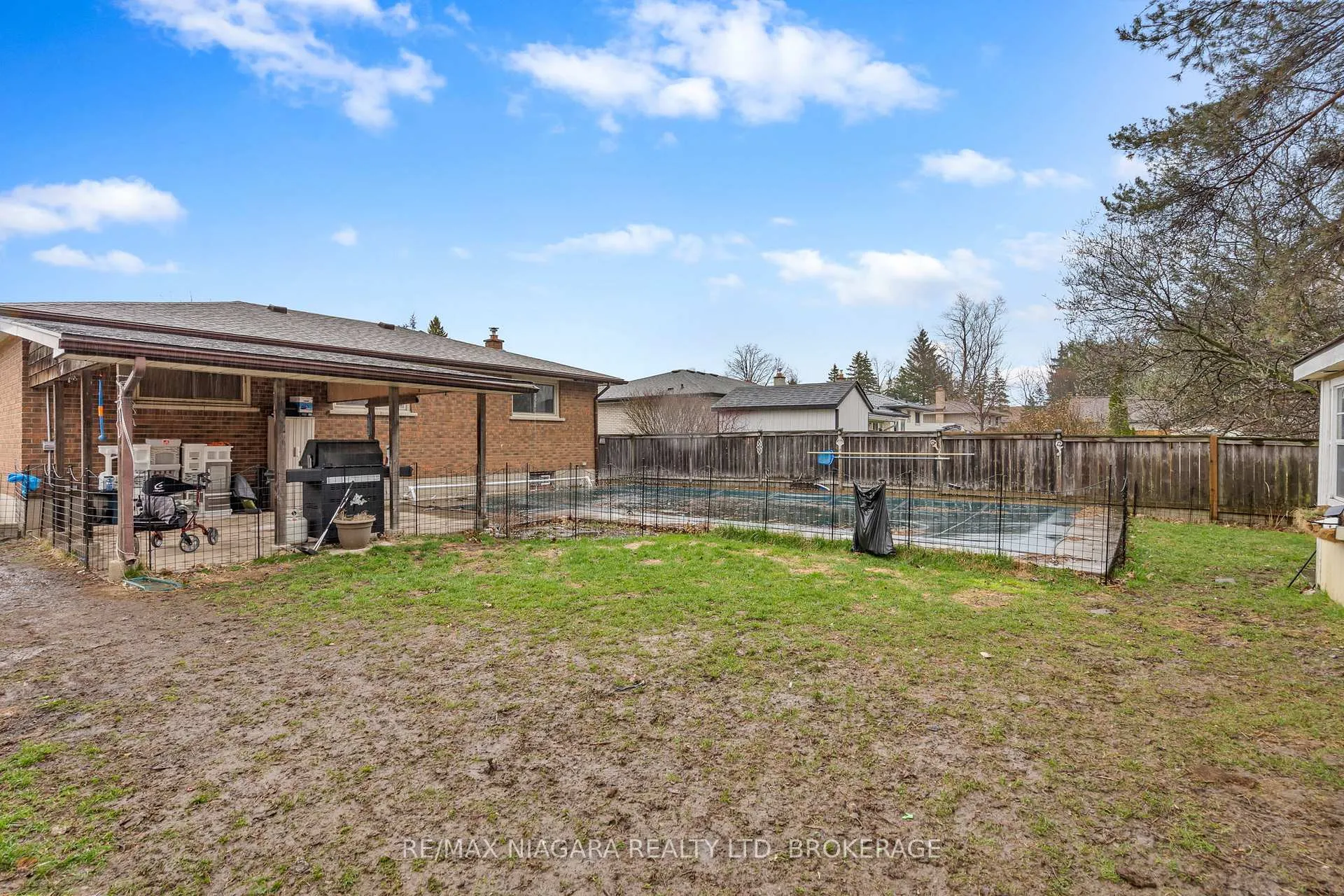 Photo 23 of 56 Royal Oak Drive, Welland, N. Welland — HOMEH