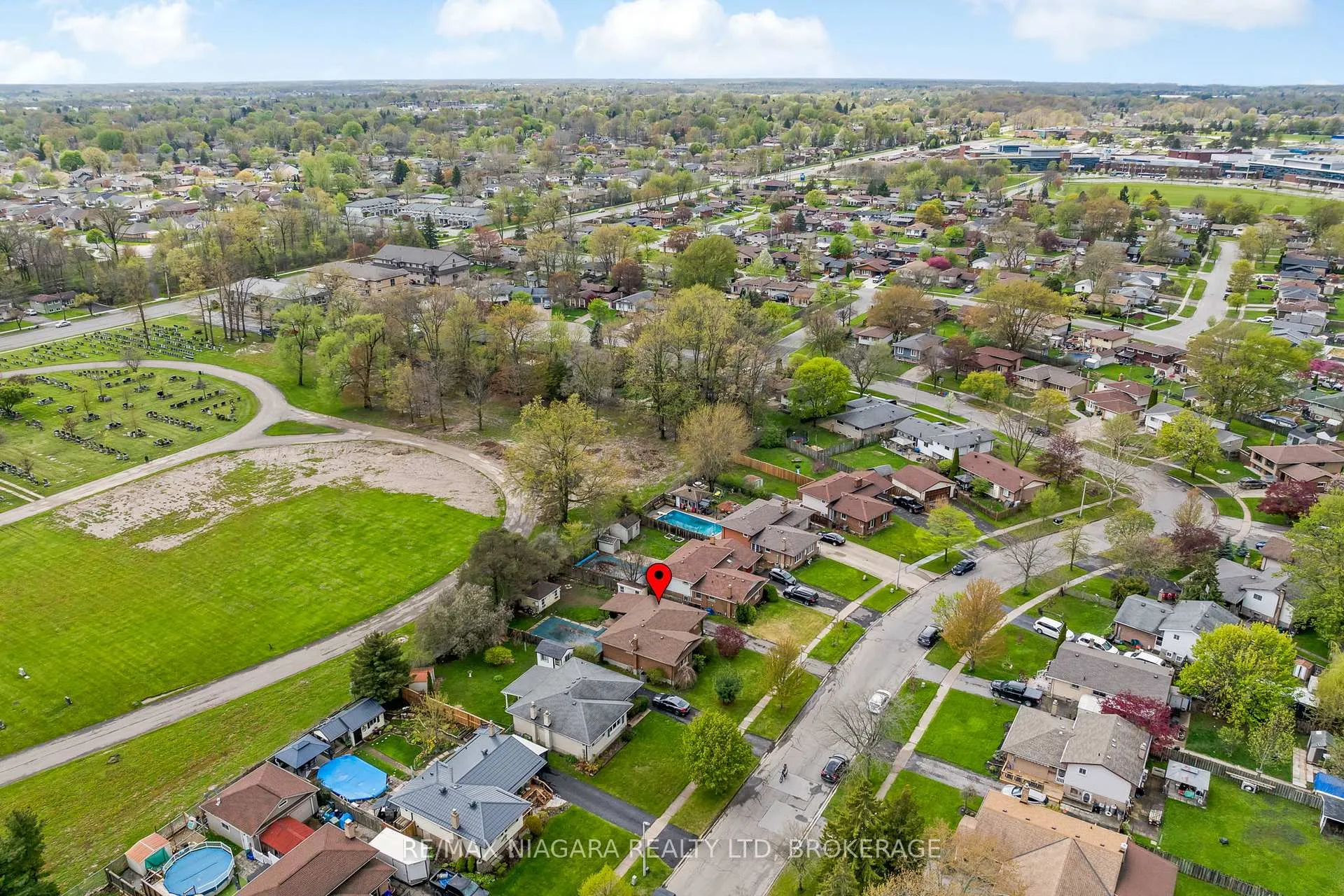 Photo 29 of 56 Royal Oak Drive, Welland, N. Welland — HOMEH