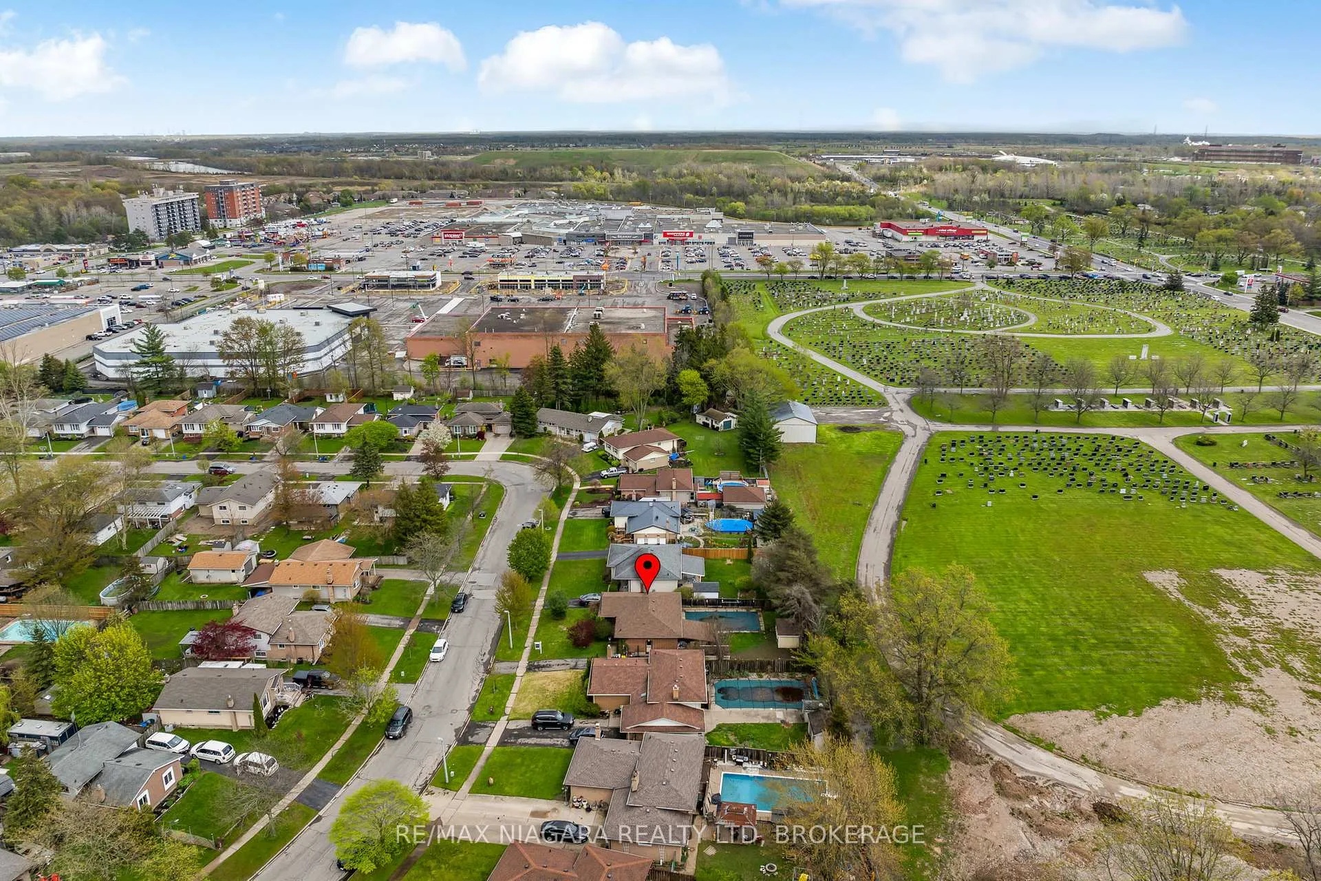Photo 35 of 56 Royal Oak Drive, Welland, N. Welland — HOMEH
