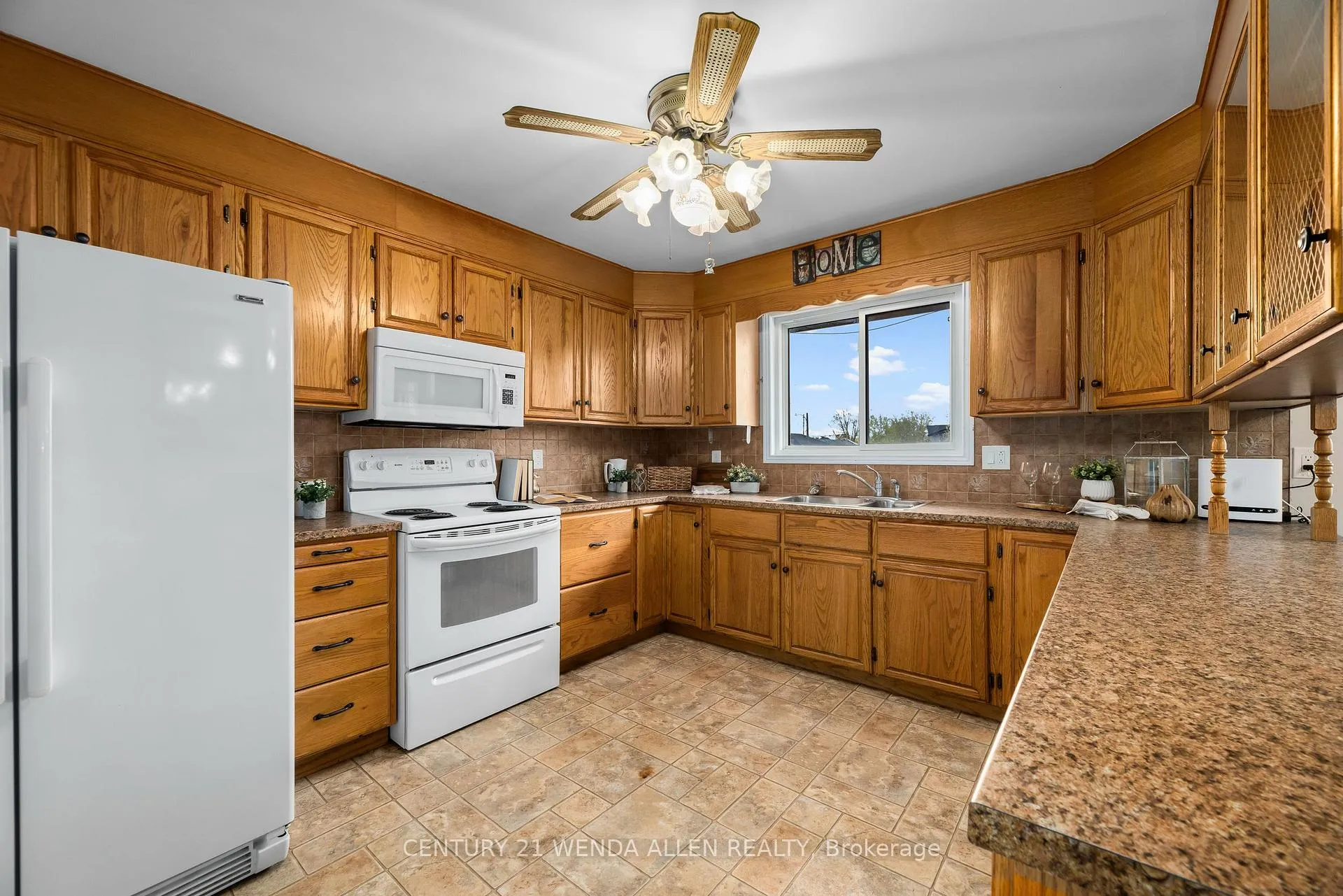 Photo 13 of 539 Monaghan Road, Peterborough, Otonabee Ward 1 — HOMEH