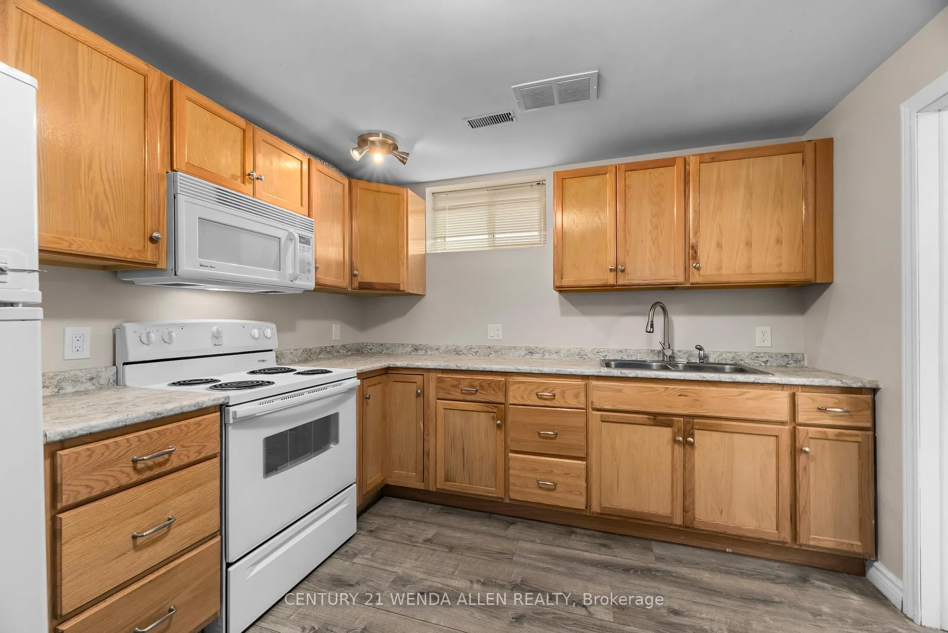 Photo 33 of 539 Monaghan Road, Peterborough, Otonabee Ward 1 — HOMEH