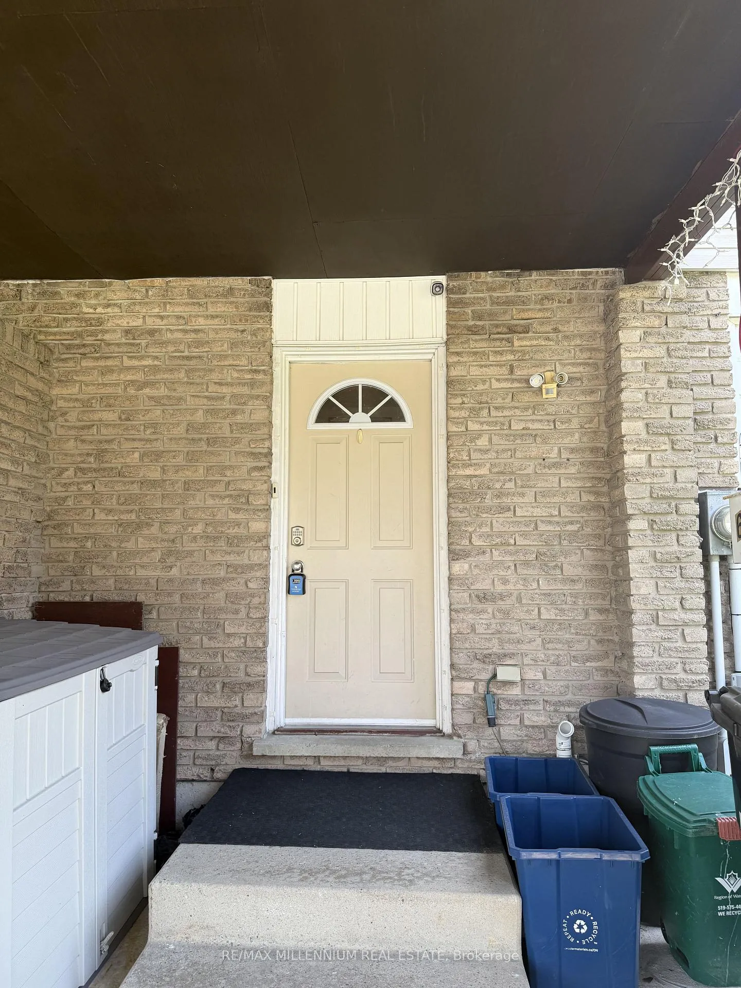 Photo 3 of 6 Cedarhill Crescent, Kitchener, Country Hills — HOMEH