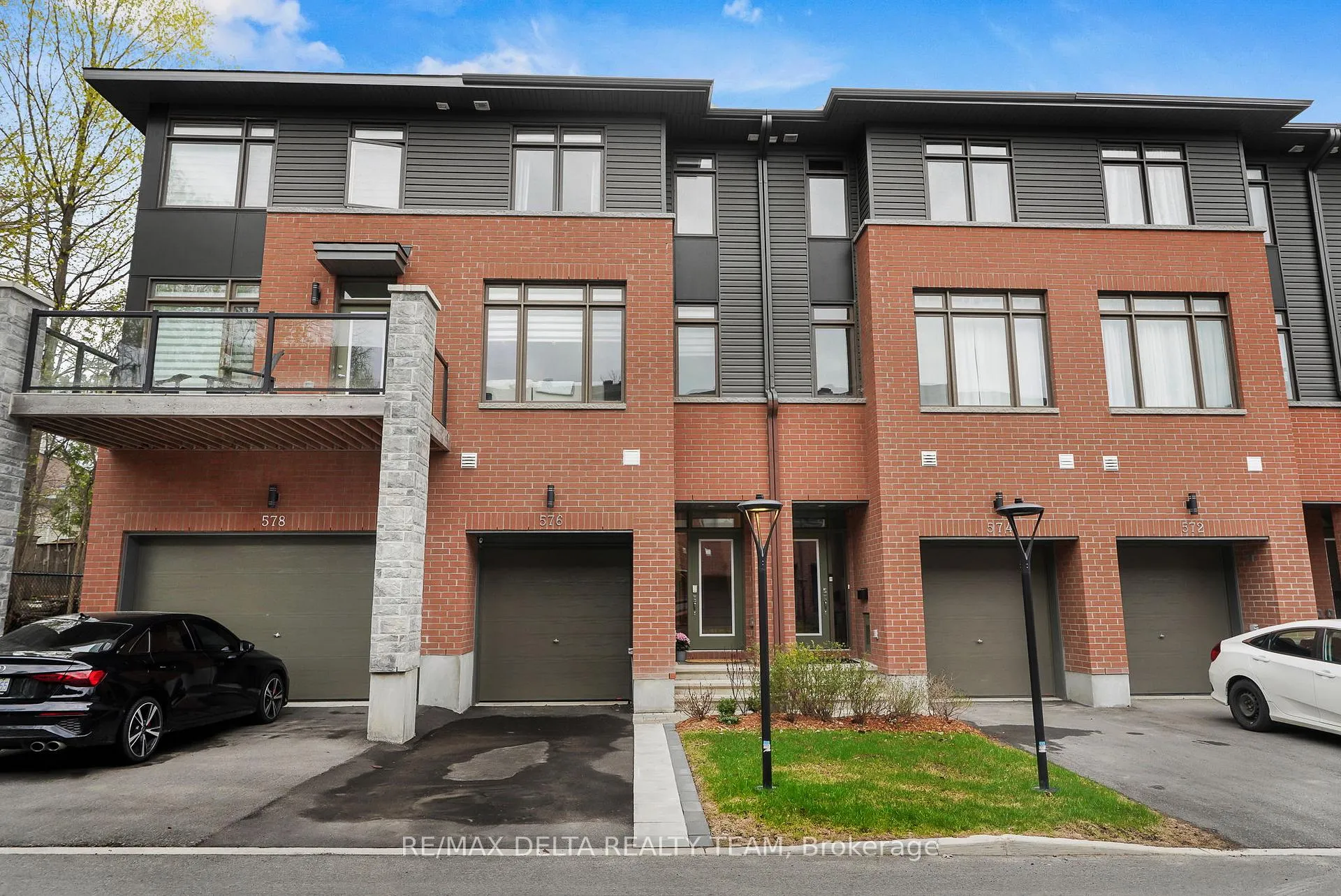 Photo 1 of 576 Halo Private, Ottawa, Chapel Hill — HOMEH