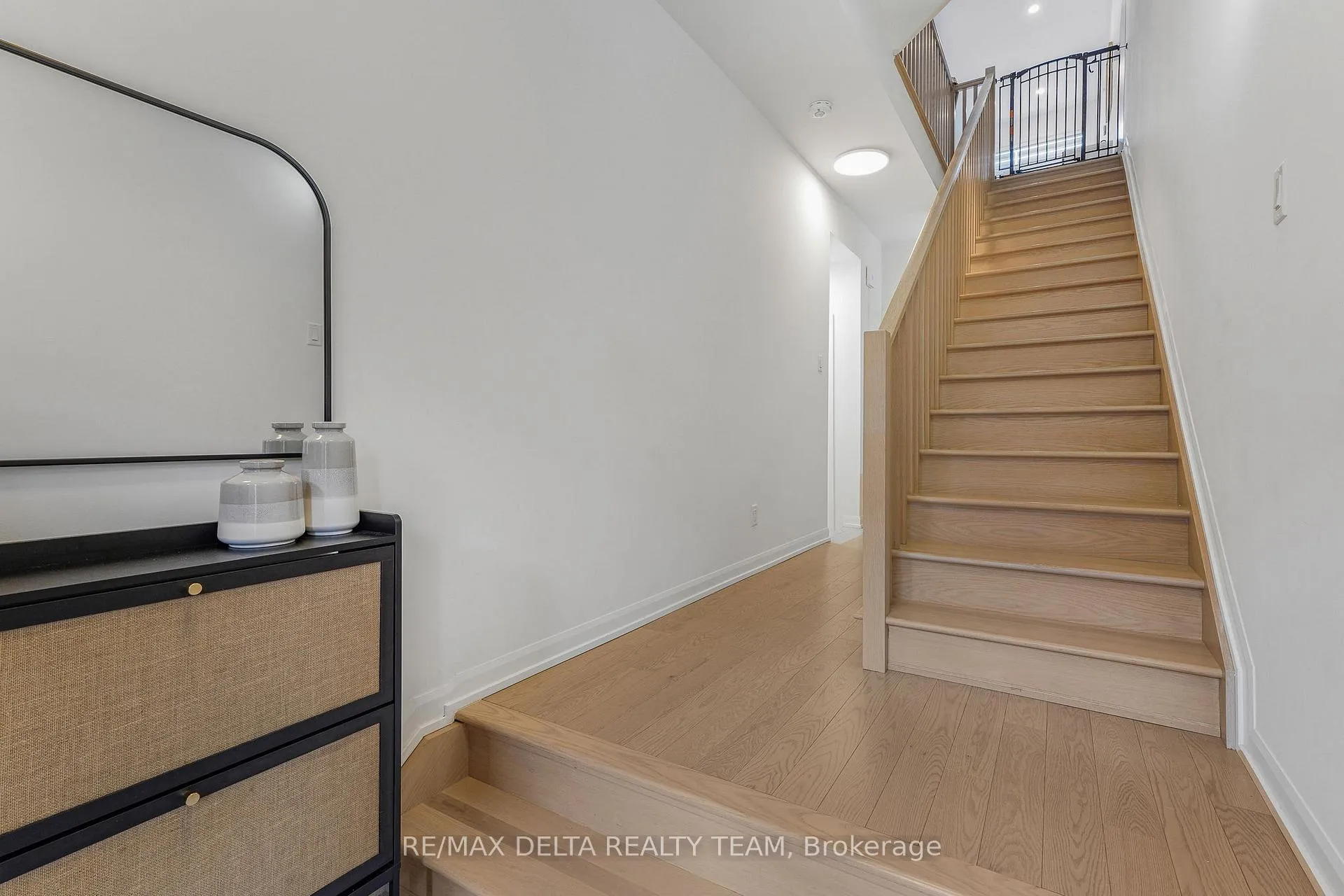 Photo 4 of 576 Halo Private, Ottawa, Chapel Hill — HOMEH