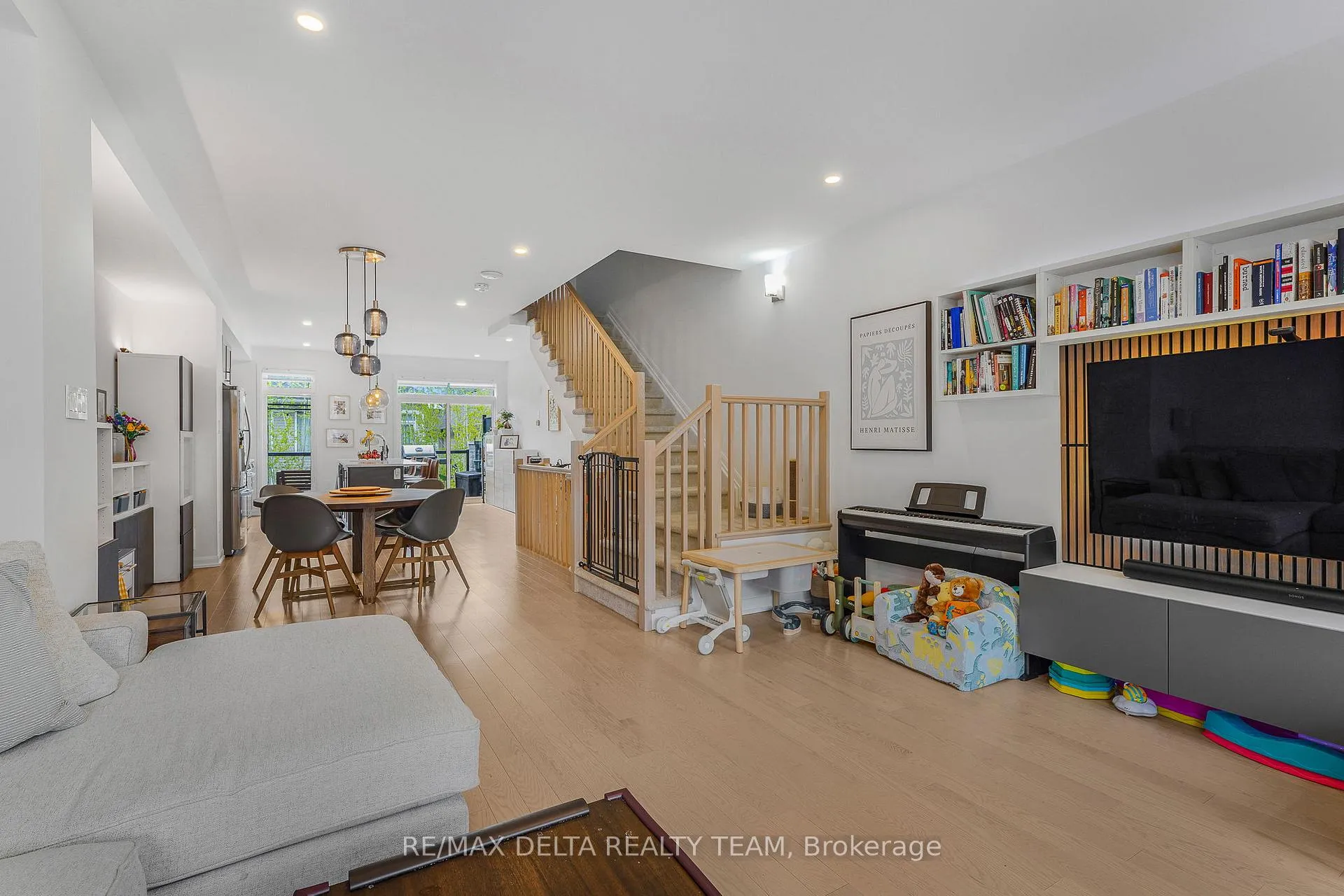 Photo 15 of 576 Halo Private, Ottawa, Chapel Hill — HOMEH