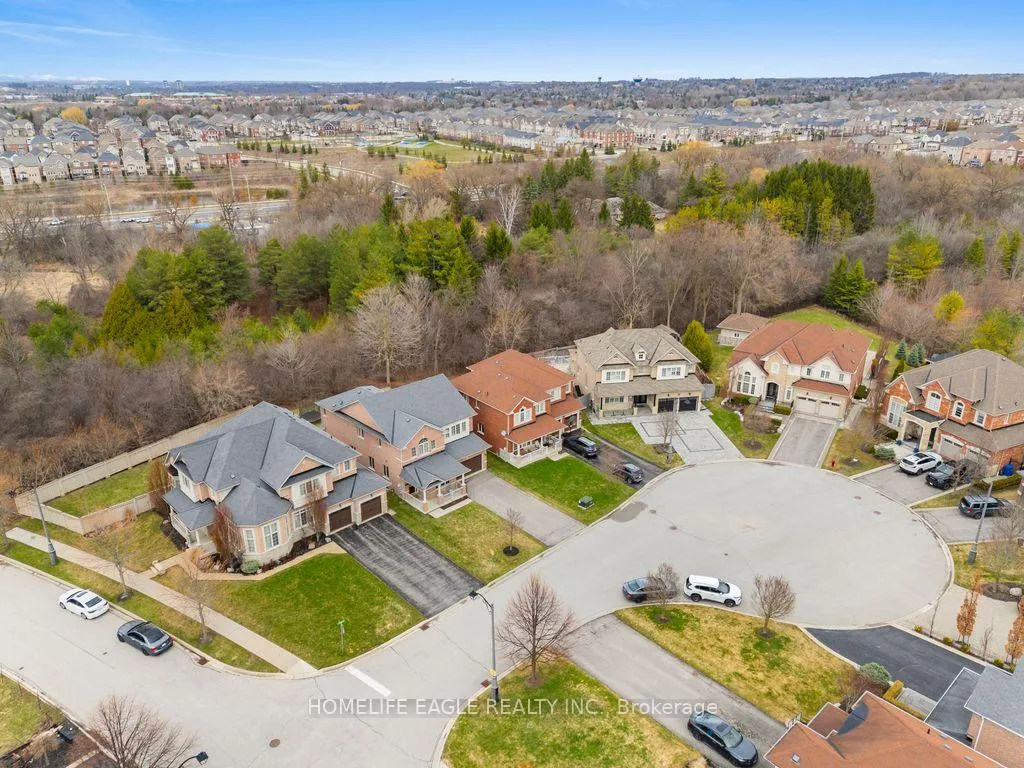 Photo 1 of 10 Fields Court, Aurora, Bayview Northeast — HOMEH