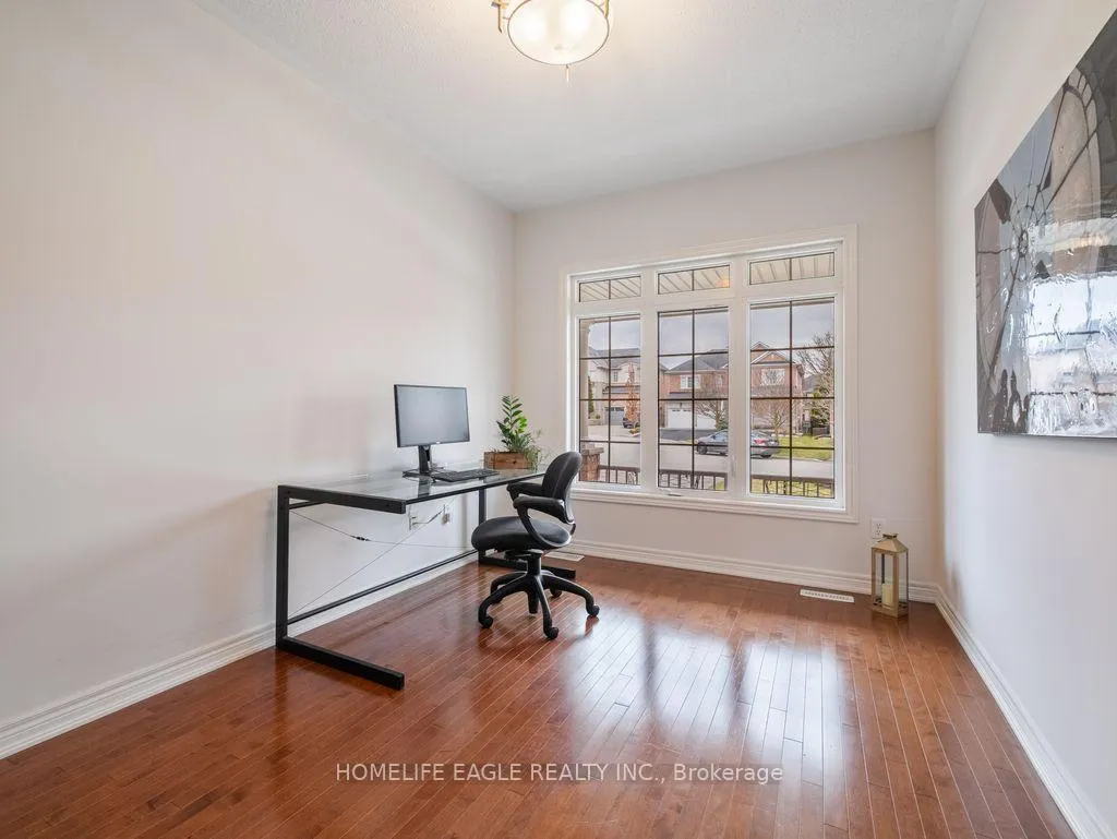 Photo 4 of 10 Fields Court, Aurora, Bayview Northeast — HOMEH
