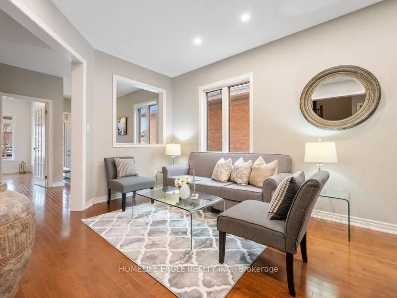 Photo 5 of 10 Fields Court, Aurora, Bayview Northeast — HOMEH