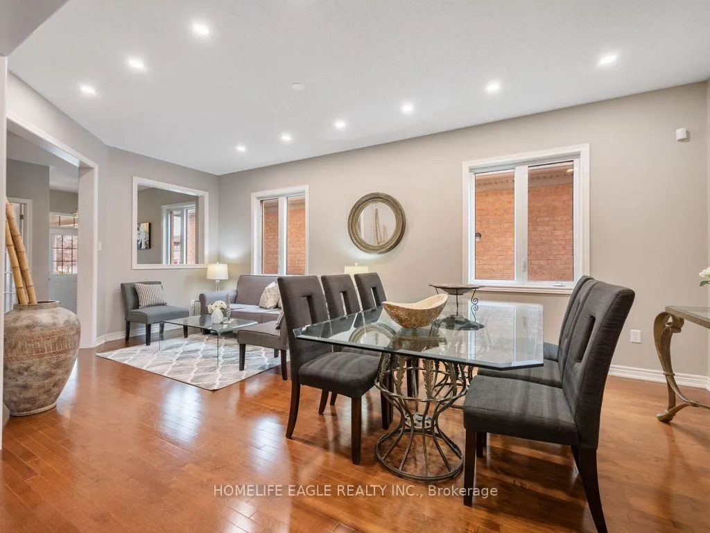 Photo 7 of 10 Fields Court, Aurora, Bayview Northeast — HOMEH