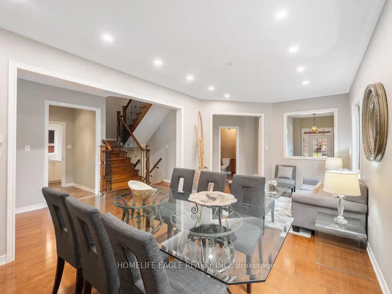 Photo 8 of 10 Fields Court, Aurora, Bayview Northeast — HOMEH