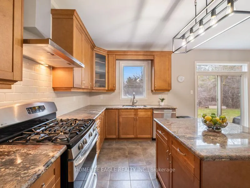 Photo 14 of 10 Fields Court, Aurora, Bayview Northeast — HOMEH