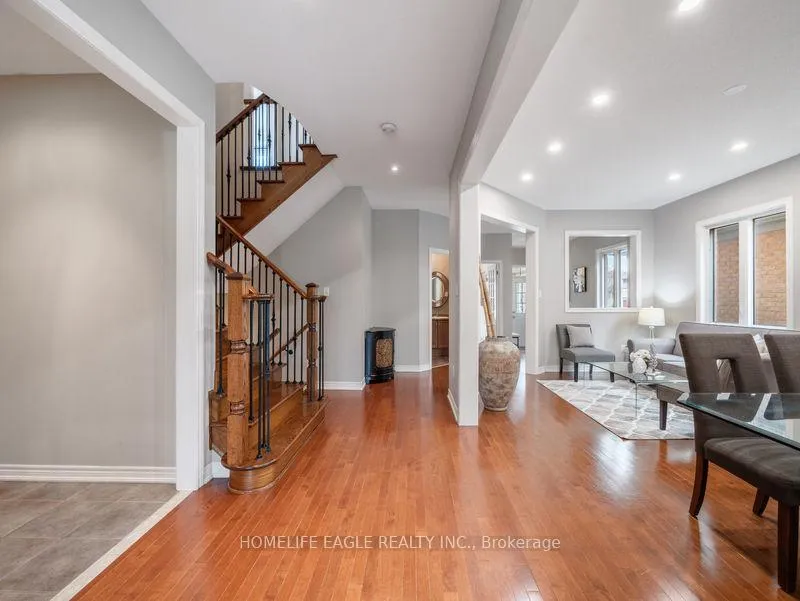 Photo 16 of 10 Fields Court, Aurora, Bayview Northeast — HOMEH
