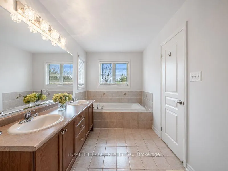 Photo 22 of 10 Fields Court, Aurora, Bayview Northeast — HOMEH