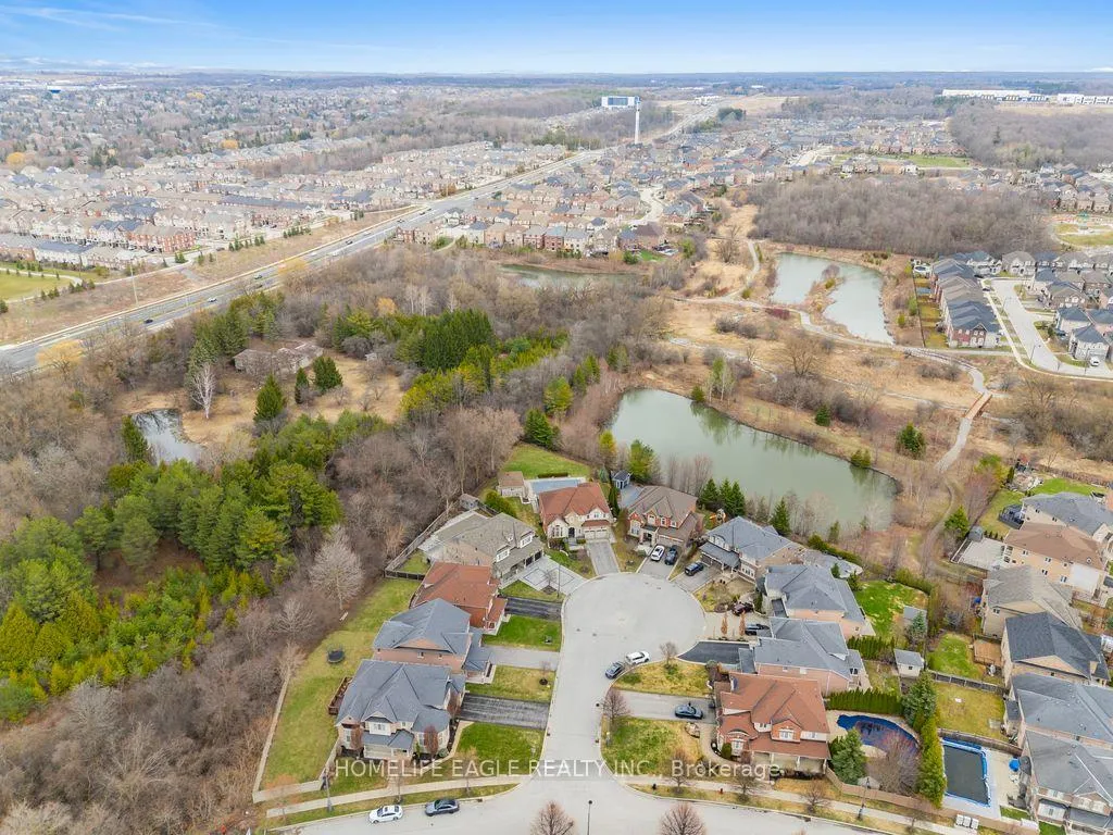 Photo 32 of 10 Fields Court, Aurora, Bayview Northeast — HOMEH