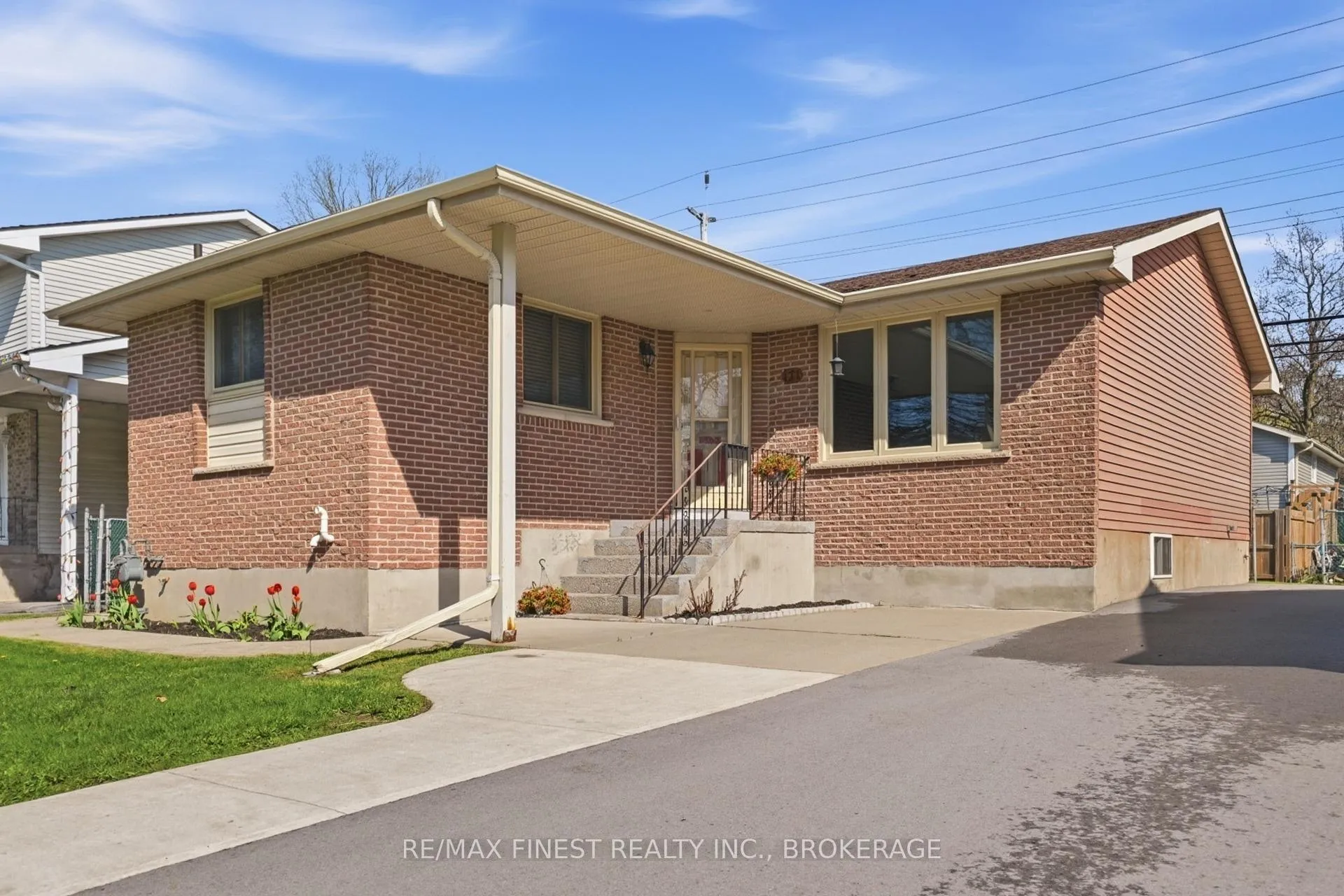 Photo 3 of 171 Sutherland Drive, Kingston, Rideau — HOMEH