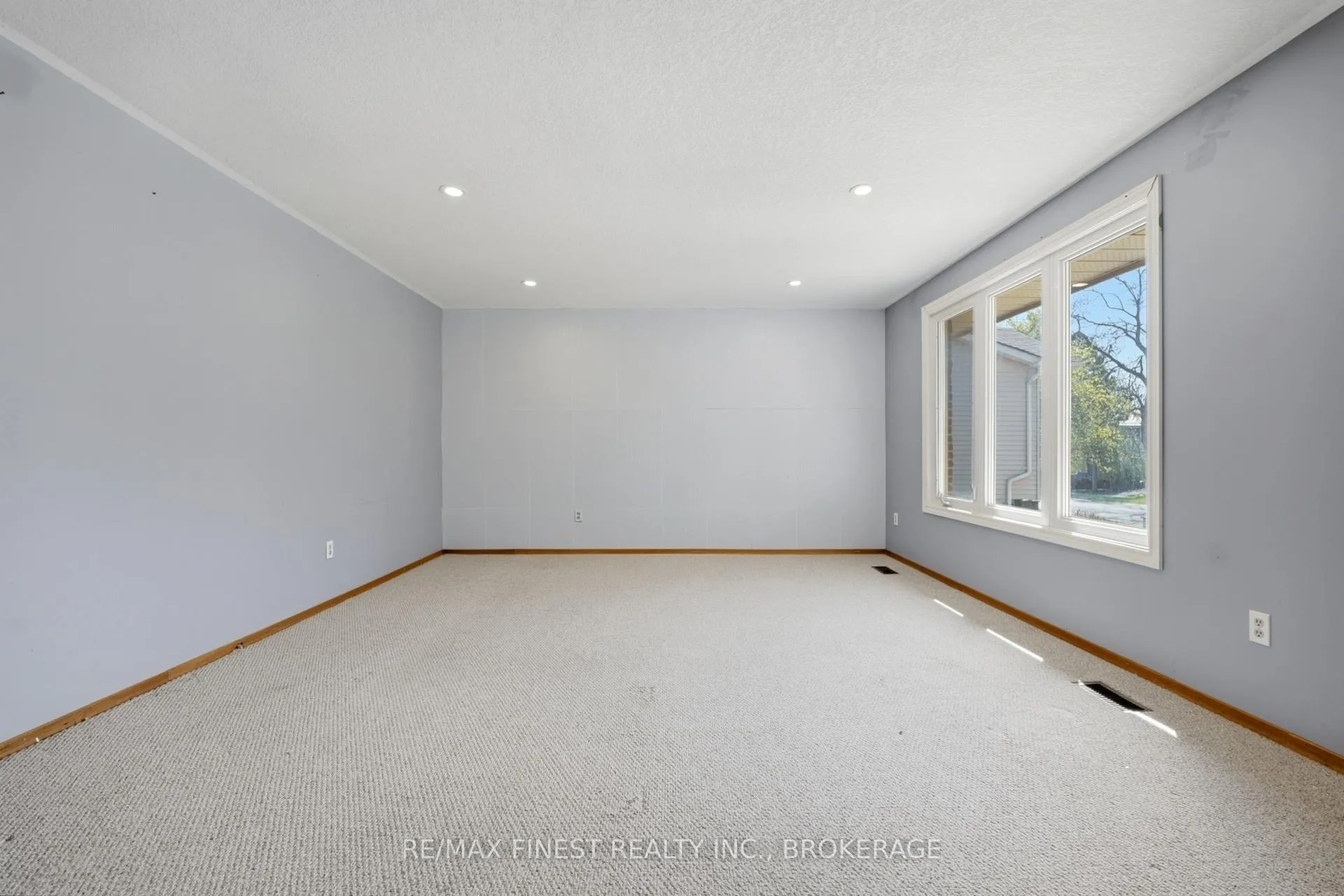 Photo 10 of 171 Sutherland Drive, Kingston, Rideau — HOMEH