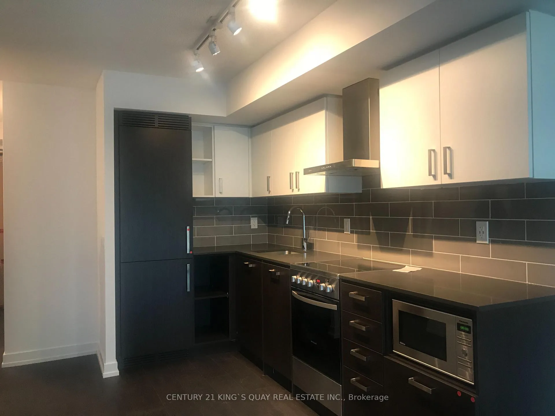 Photo 8 of Unit 505, 125 Redpath Avenue, Toronto, Mount Pleasant West — HOMEH