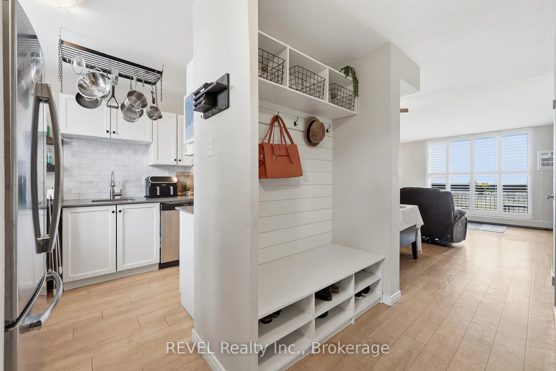 Photo 8 of Unit 824, 350 Quigley Road, Hamilton, Vincent — HOMEH