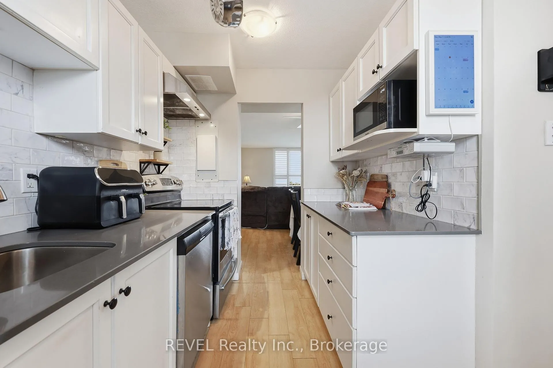 Photo 11 of Unit 824, 350 Quigley Road, Hamilton, Vincent — HOMEH