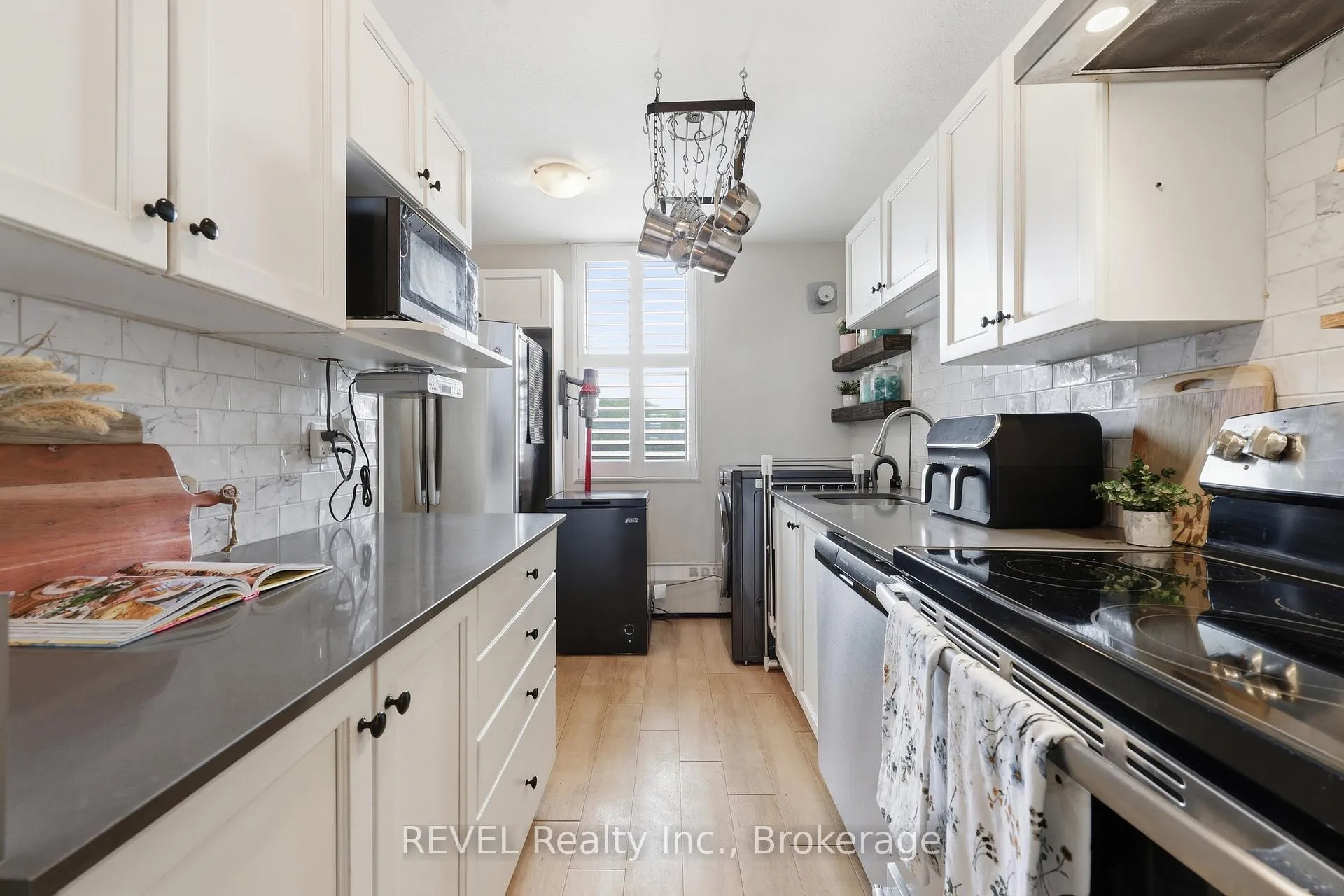 Photo 12 of Unit 824, 350 Quigley Road, Hamilton, Vincent — HOMEH