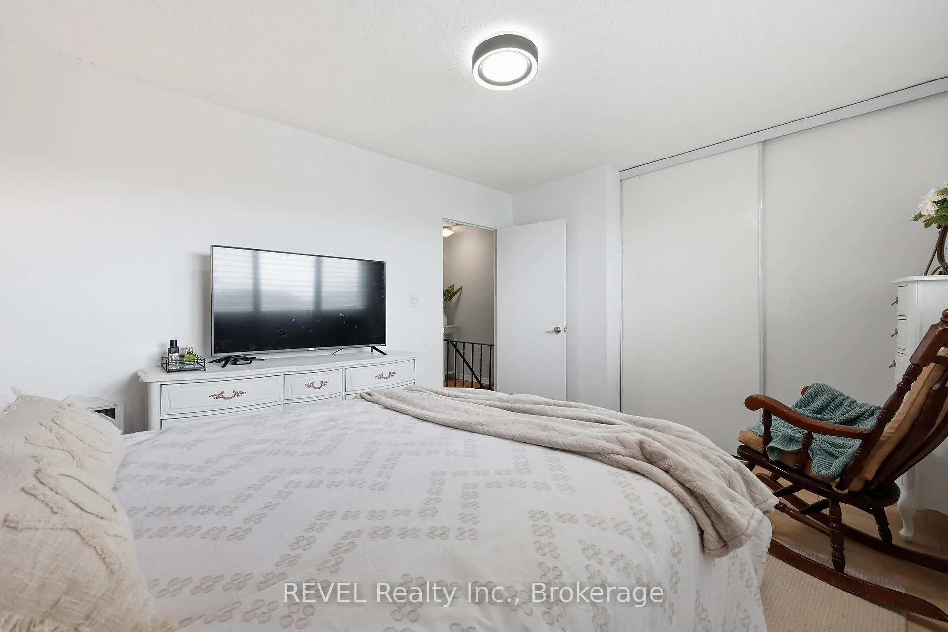 Photo 20 of Unit 824, 350 Quigley Road, Hamilton, Vincent — HOMEH