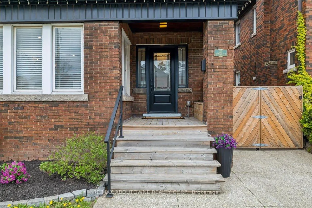 Photo 4 of 23 Ottawa Street S, Hamilton, Delta — HOMEH