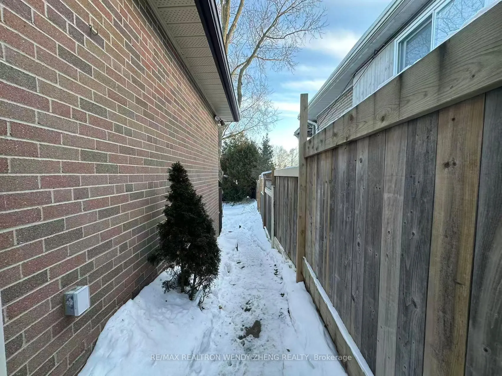 Photo 2 of Unit Bsmt, 6 Lincoln Green Drive, Markham, Bullock — HOMEH