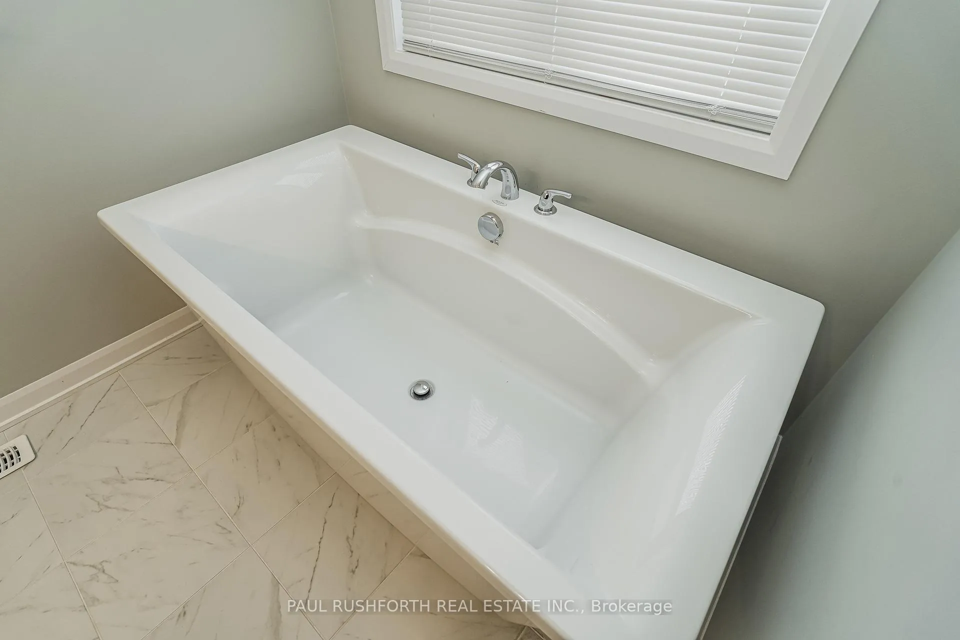 Photo 25 of 15 Sweet Pea Way, Ottawa, Kanata - Kanata Lakes/Heritage Hills — HOMEH