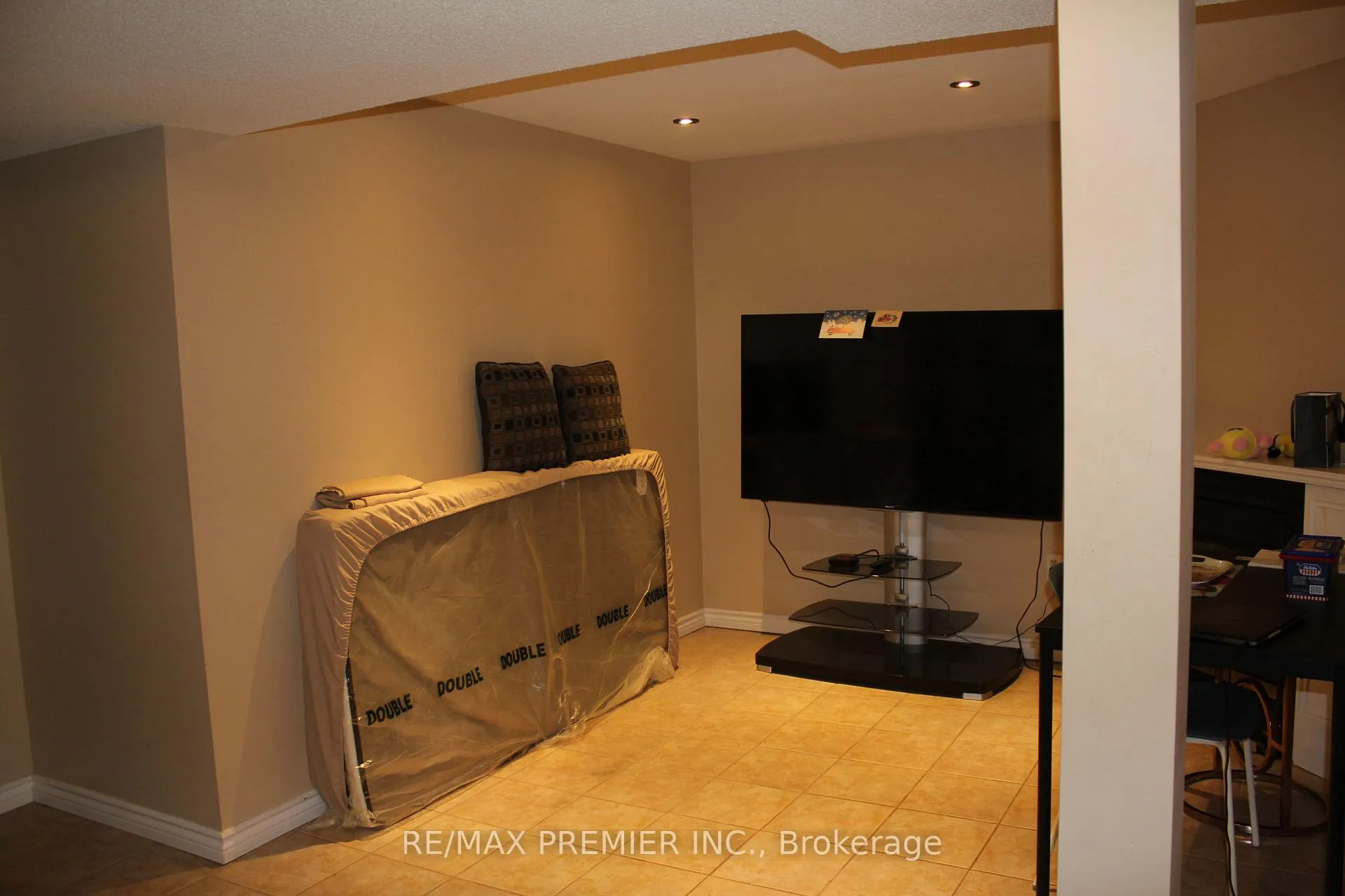 Photo 5 of Unit Basement, 262 Isaac Murray Avenue, Vaughan, Maple — HOMEH