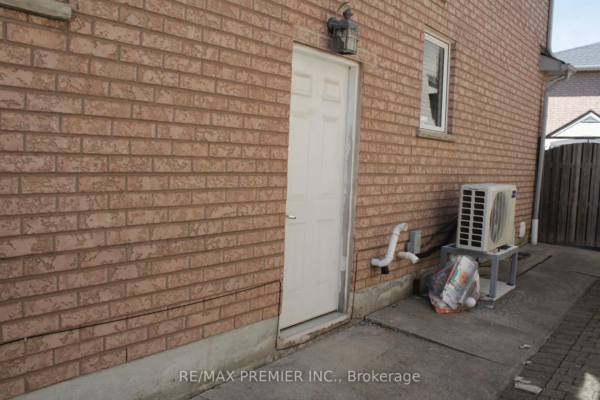 Photo 9 of Unit Basement, 262 Isaac Murray Avenue, Vaughan, Maple — HOMEH