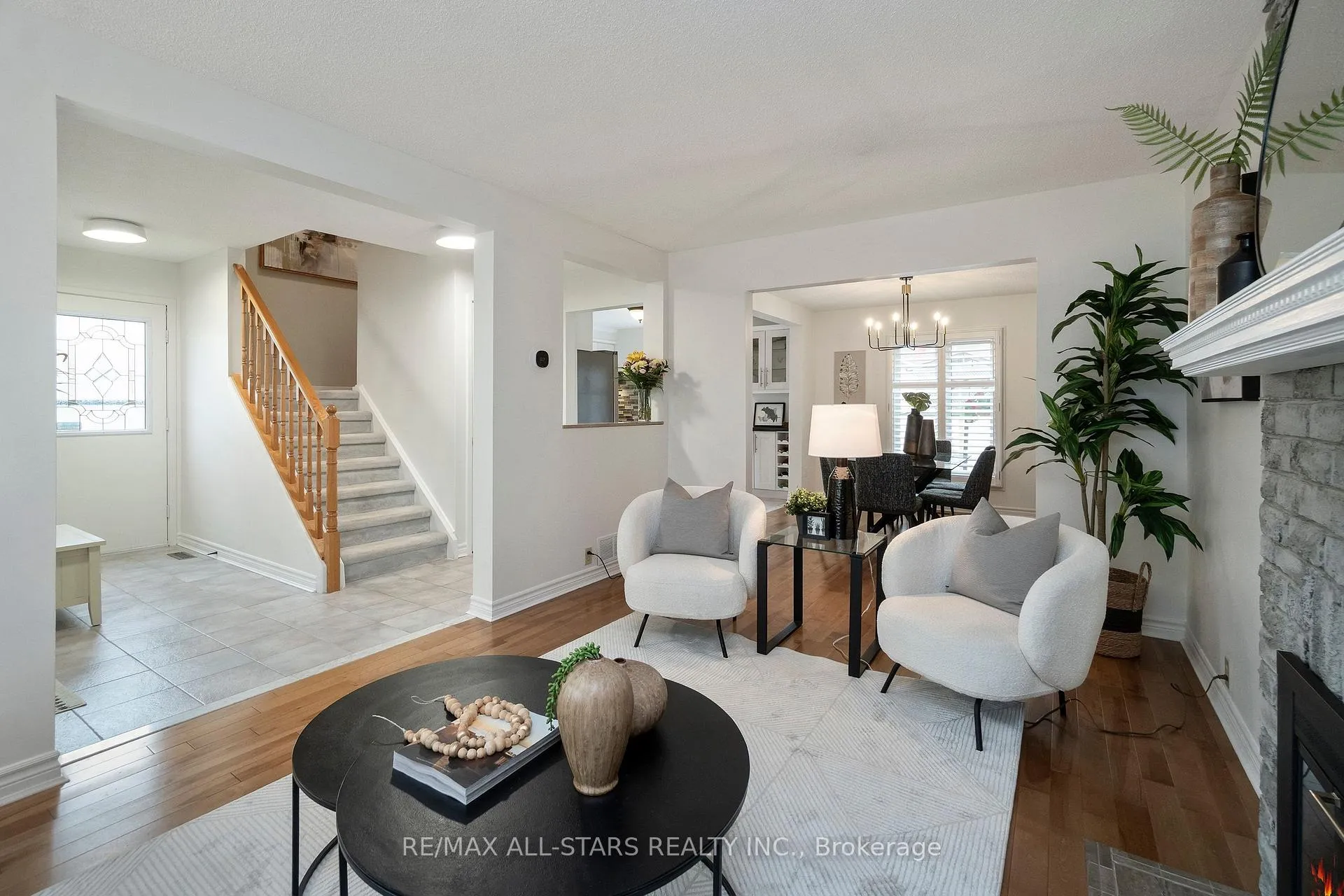 Photo 5 of 96 Tunney Crescent, Markham, Raymerville — HOMEH