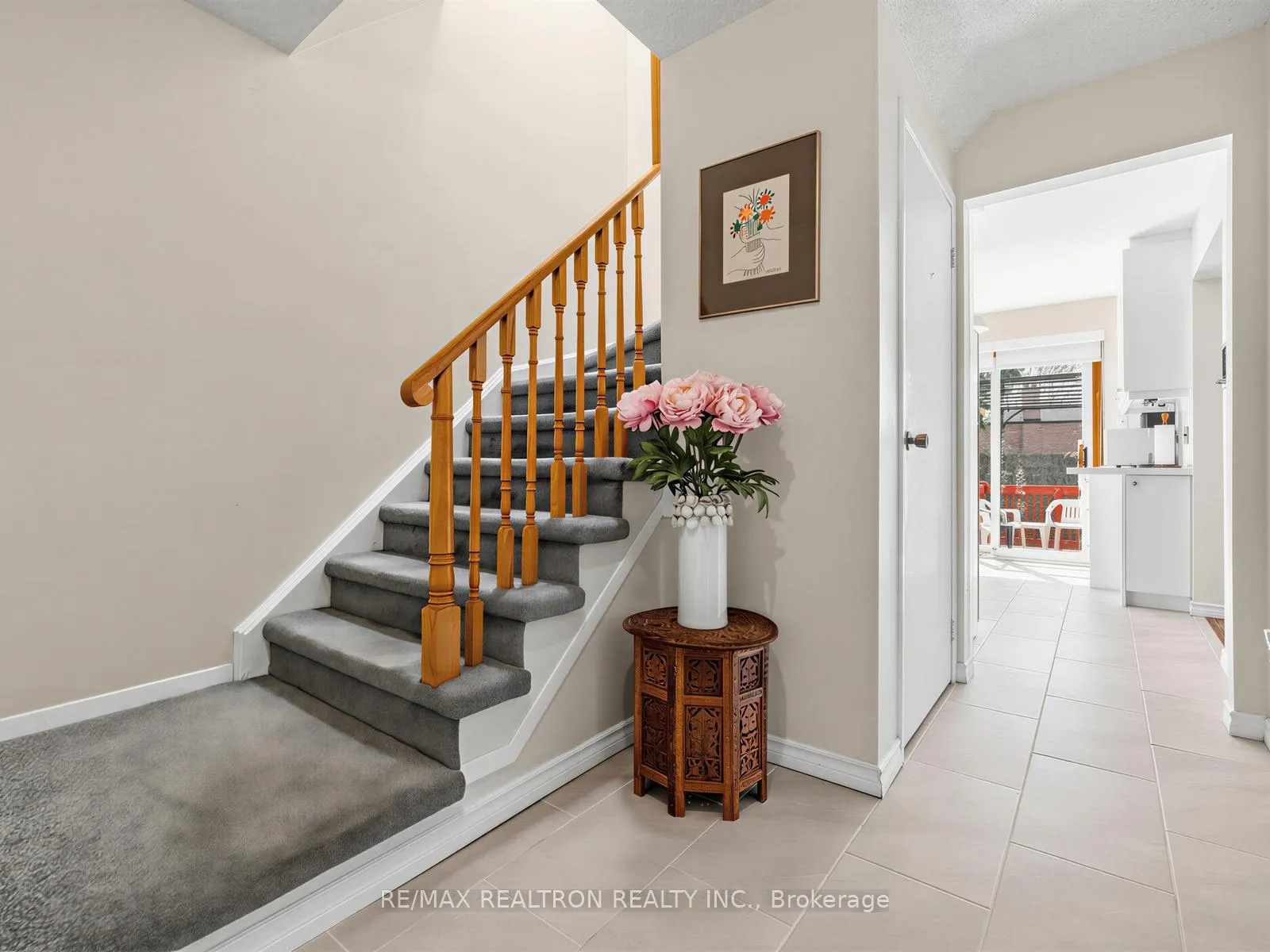 Photo 4 of 73 Swinton Crescent, Vaughan, Lakeview Estates — HOMEH