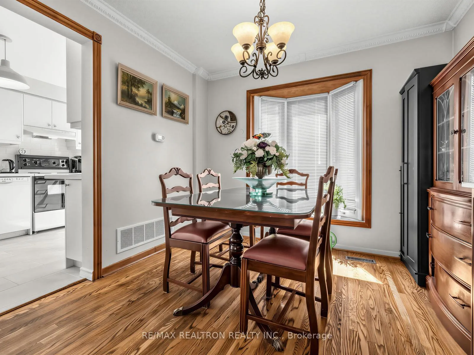 Photo 10 of 73 Swinton Crescent, Vaughan, Lakeview Estates — HOMEH