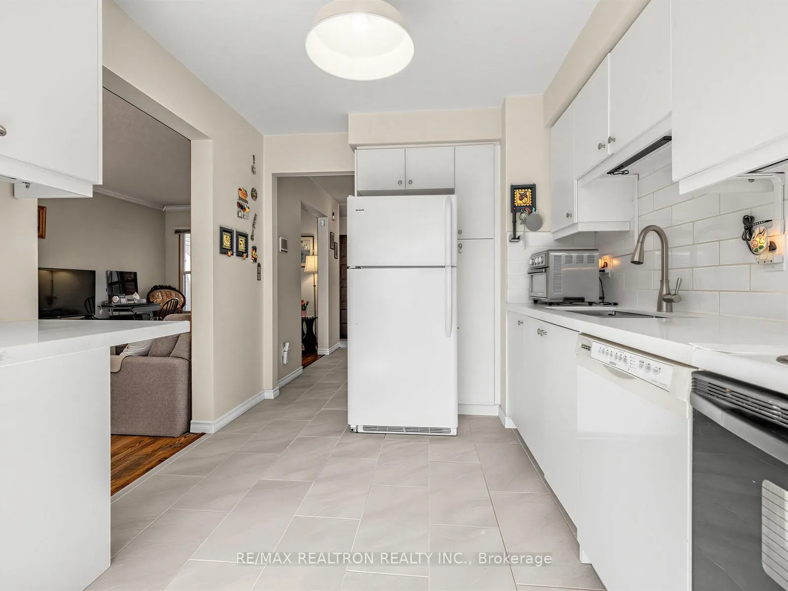 Photo 16 of 73 Swinton Crescent, Vaughan, Lakeview Estates — HOMEH