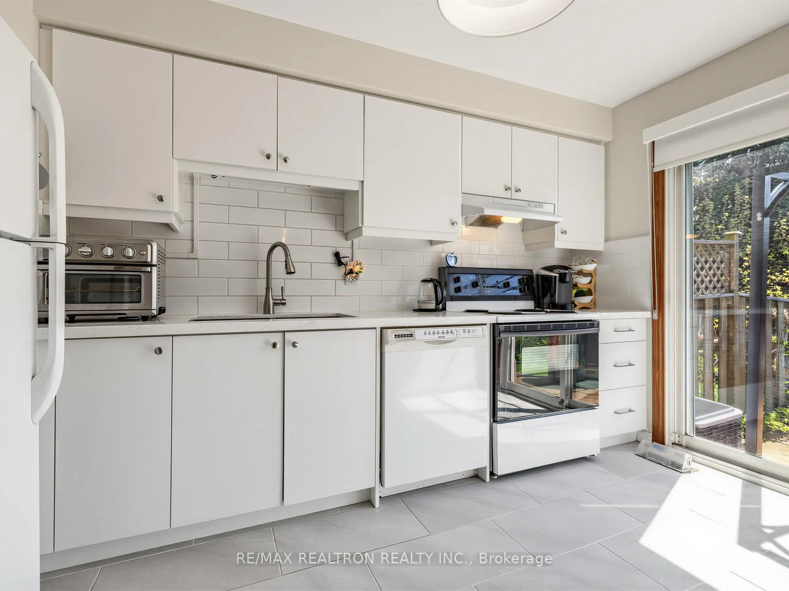 Photo 18 of 73 Swinton Crescent, Vaughan, Lakeview Estates — HOMEH