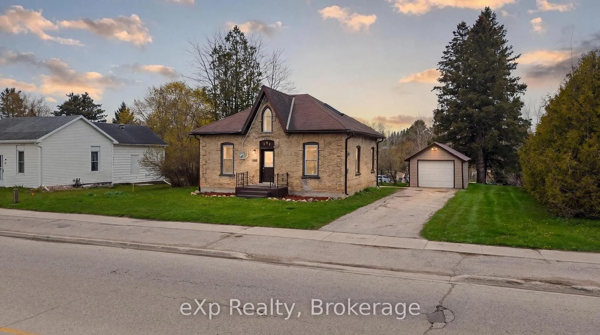 Front of 668 Garafraxa Street S