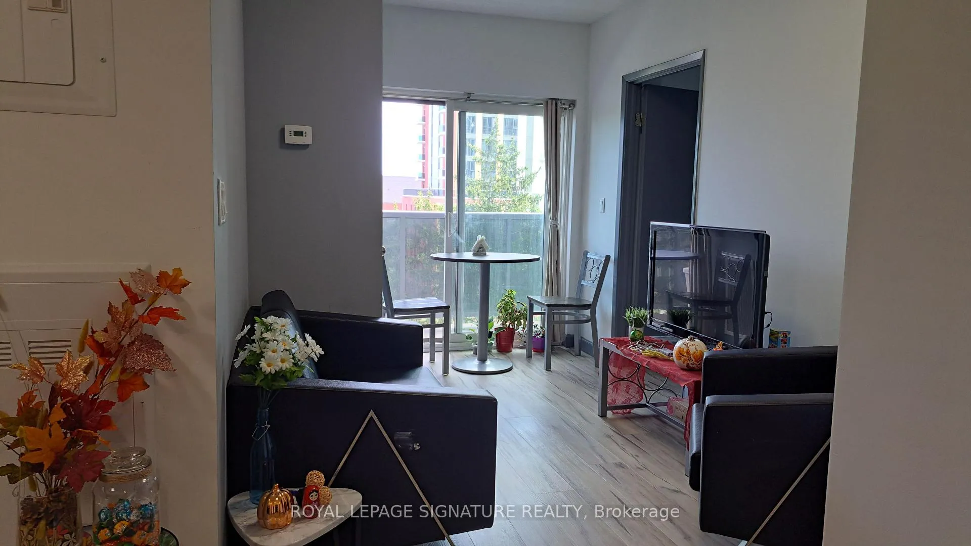 Photo 3 of Unit 282, 258B Sunview Street, Waterloo, Beechwood/University — HOMEH