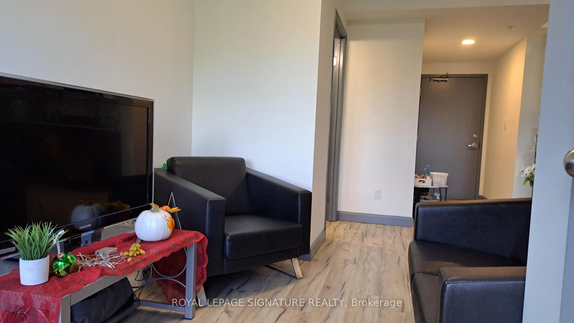 Photo 4 of Unit 282, 258B Sunview Street, Waterloo, Beechwood/University — HOMEH