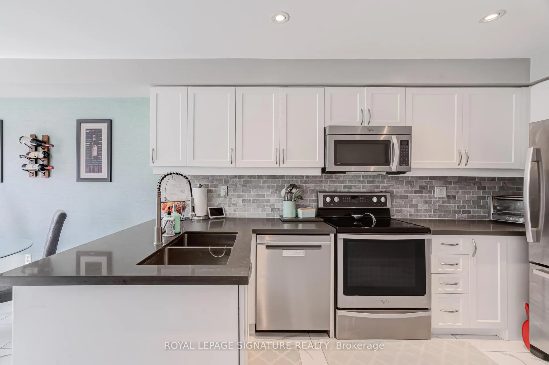 Photo 15 of 25 Beadle Drive, Ajax, South East — HOMEH