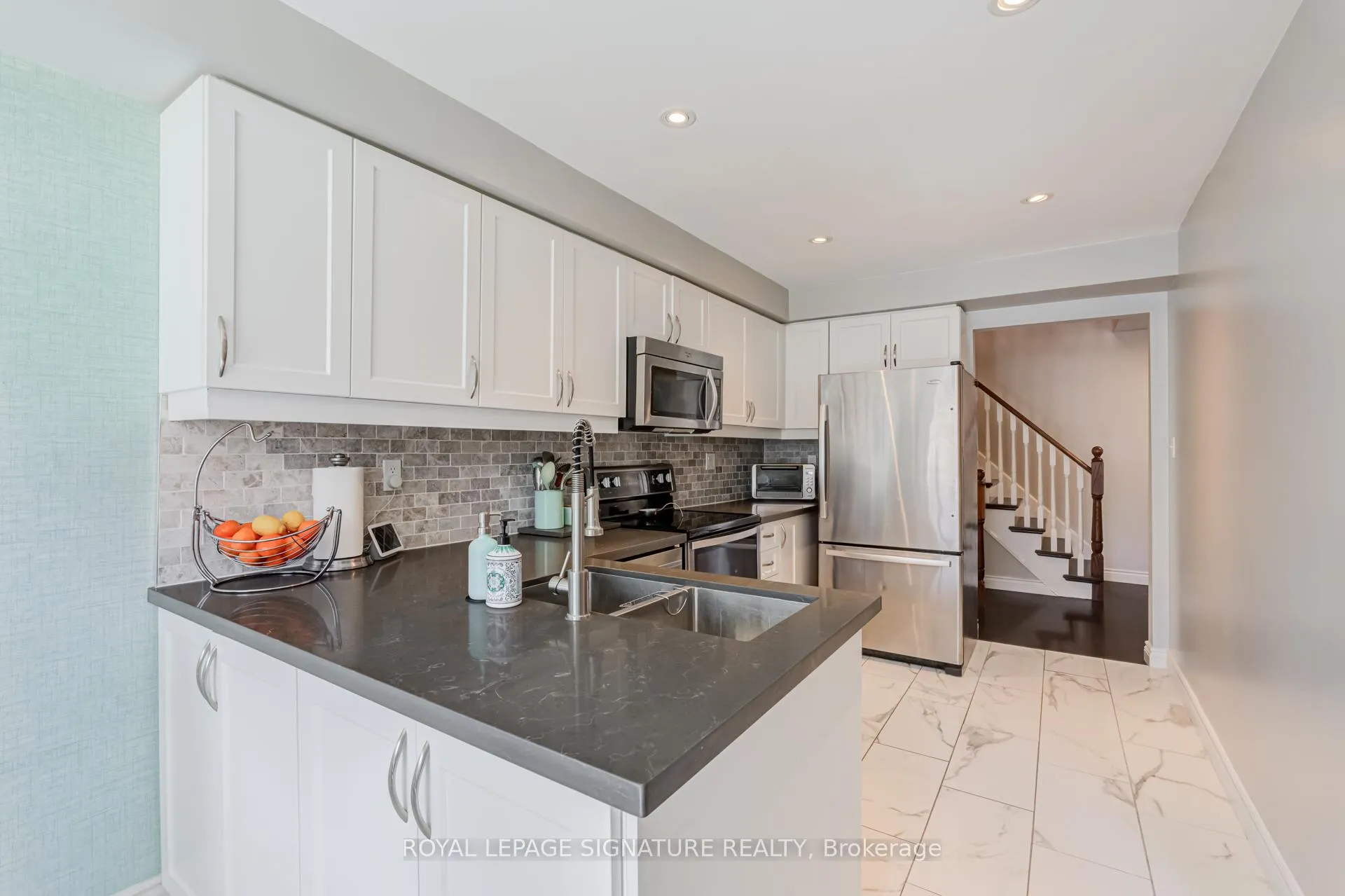 Photo 16 of 25 Beadle Drive, Ajax, South East — HOMEH