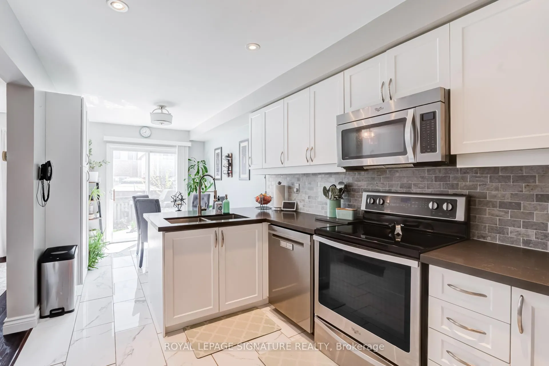 Photo 17 of 25 Beadle Drive, Ajax, South East — HOMEH