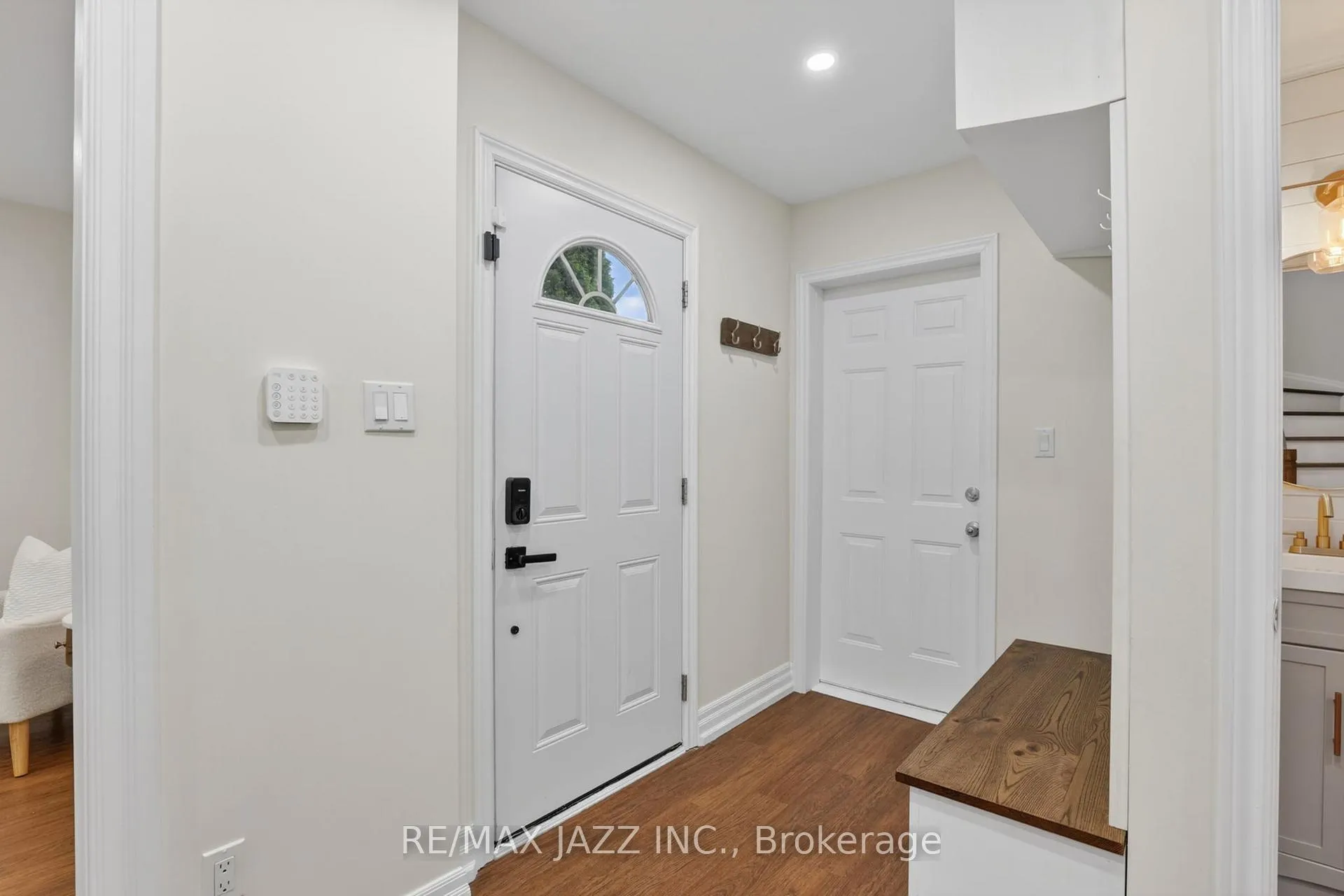 Photo 4 of 67 McKnight Crescent, New Tecumseth, Tottenham — HOMEH